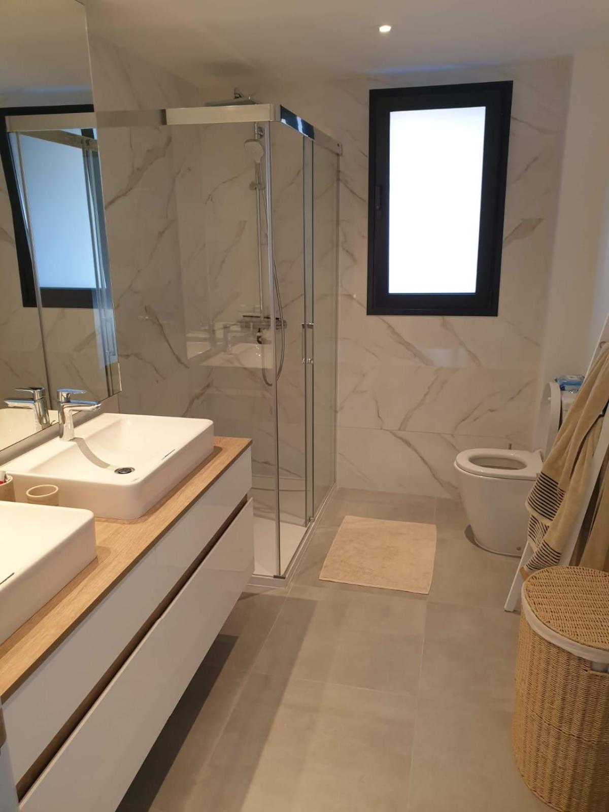 Logement Moderne Avec Jacuzzi, Piscine Chauffee Et Salle De Sport Vakantiehuis
