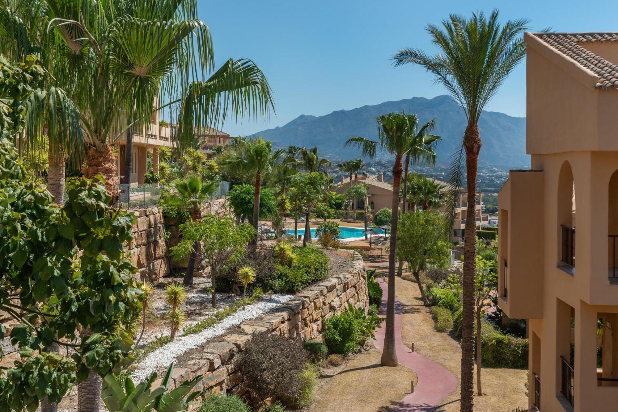Apartamento Large 3-bedroom Nestled In Golf Paradise Estepona