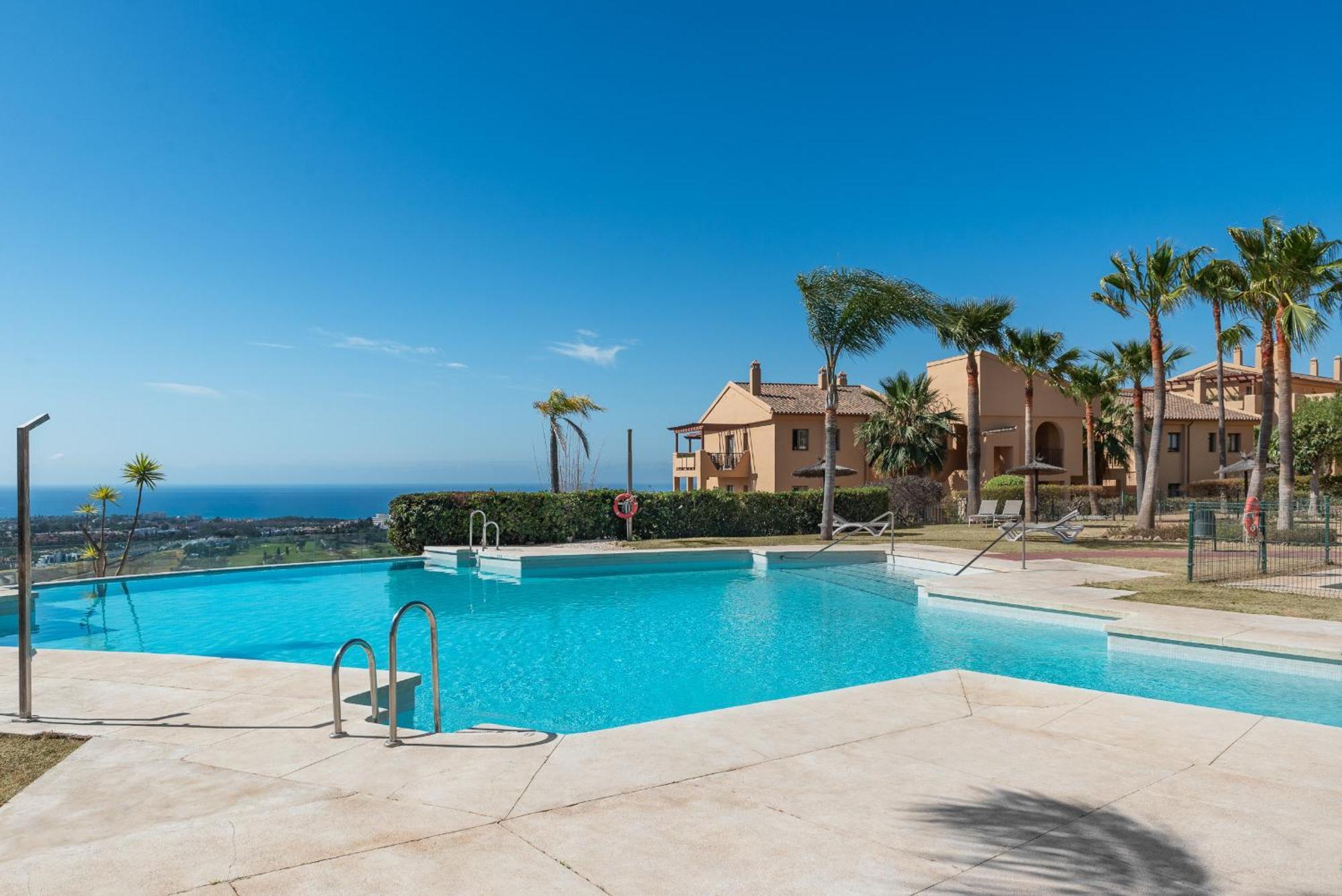 Charming 2-bedroom With Beautiful Sea Views Estepona