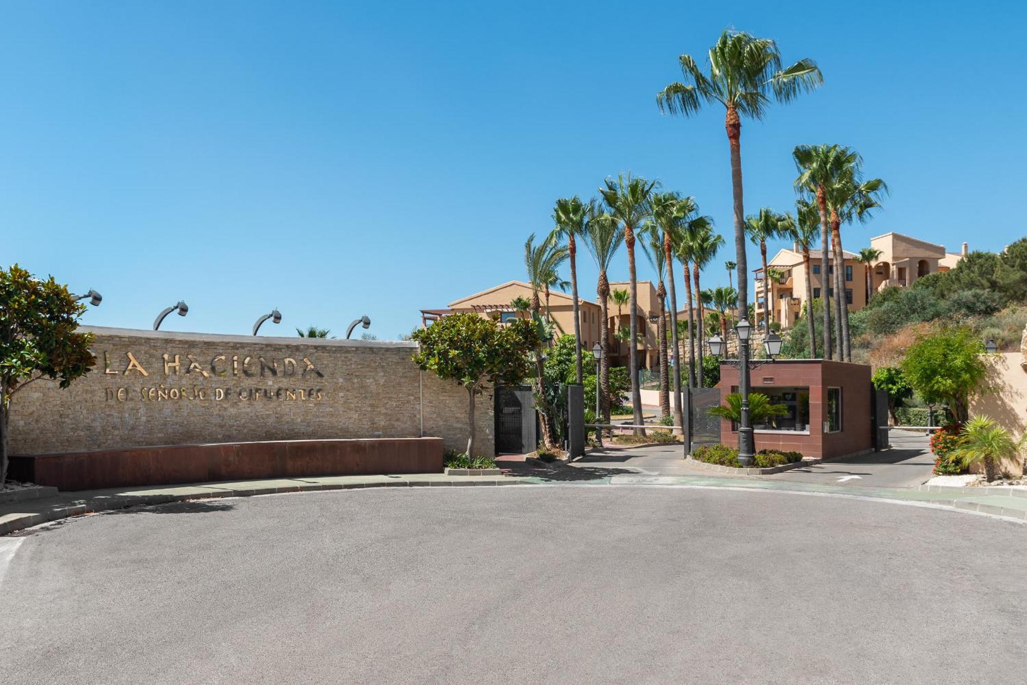 Charming 2-bedroom With Beautiful Sea Views Apartment