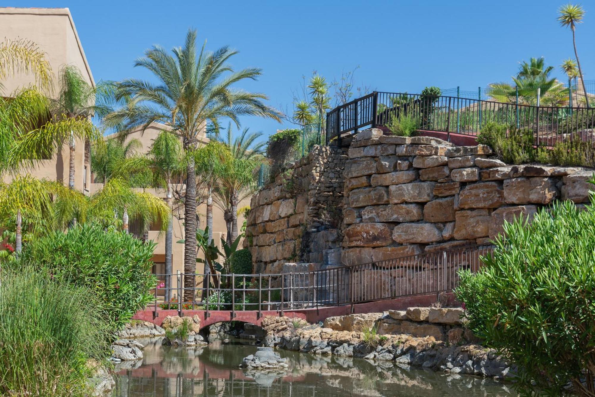 Apartment Charming 2-bedroom With Beautiful Sea Views *