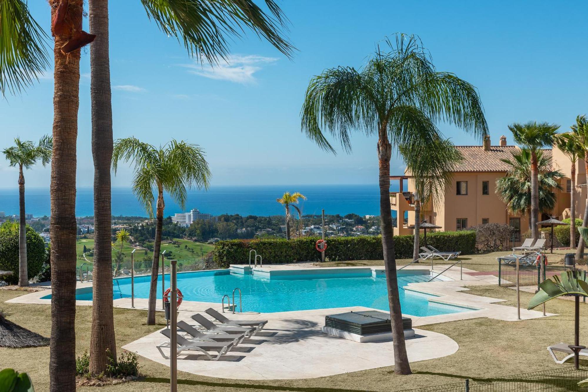 Charming 2-bedroom With Beautiful Sea Views *