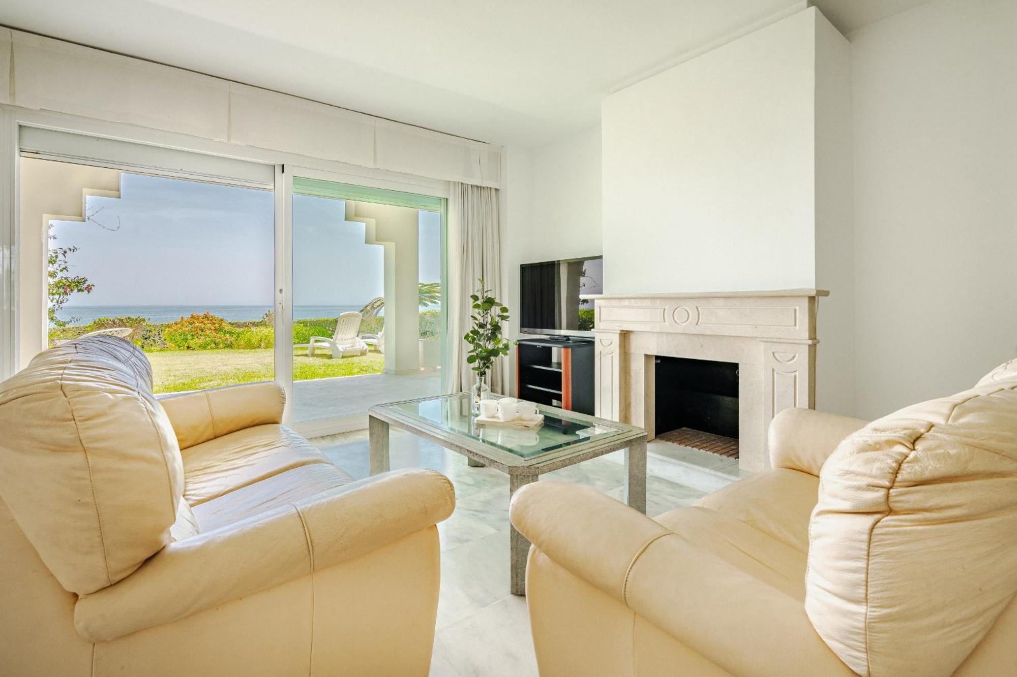 41 Front Row Beach Panoramic Sea View In Apartment Estepona
