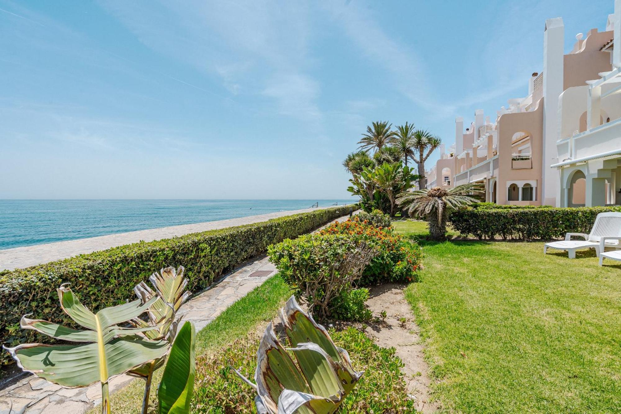 Apartment 41 Front Row Beach Panoramic Sea View In *