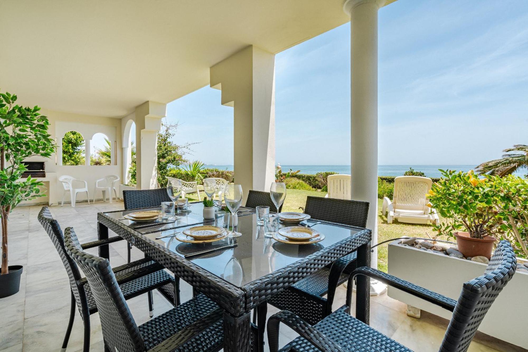 41 Front Row Beach Panoramic Sea View In Apartment Estepona