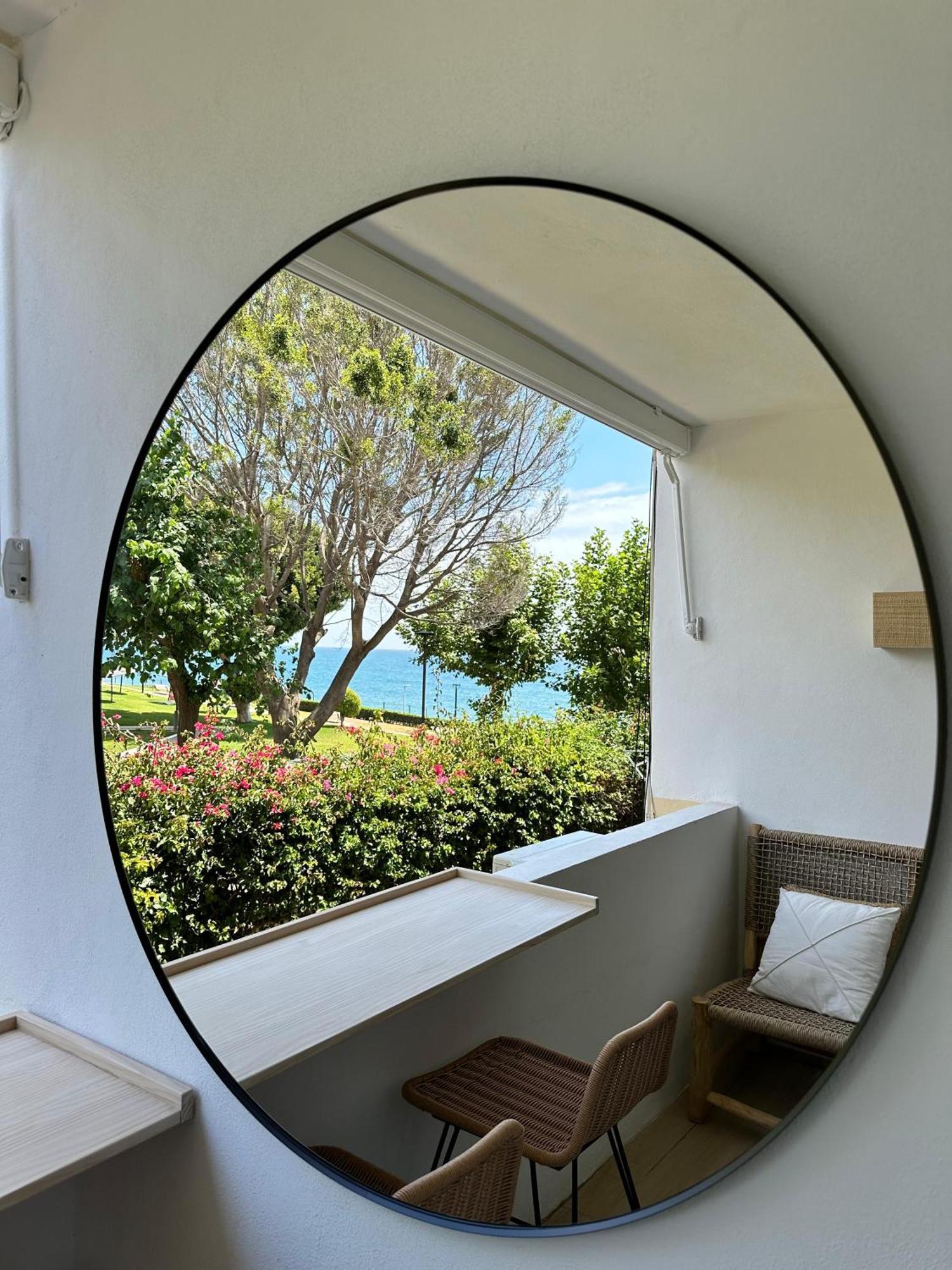 Apartment Palm Breeze Beachfront *