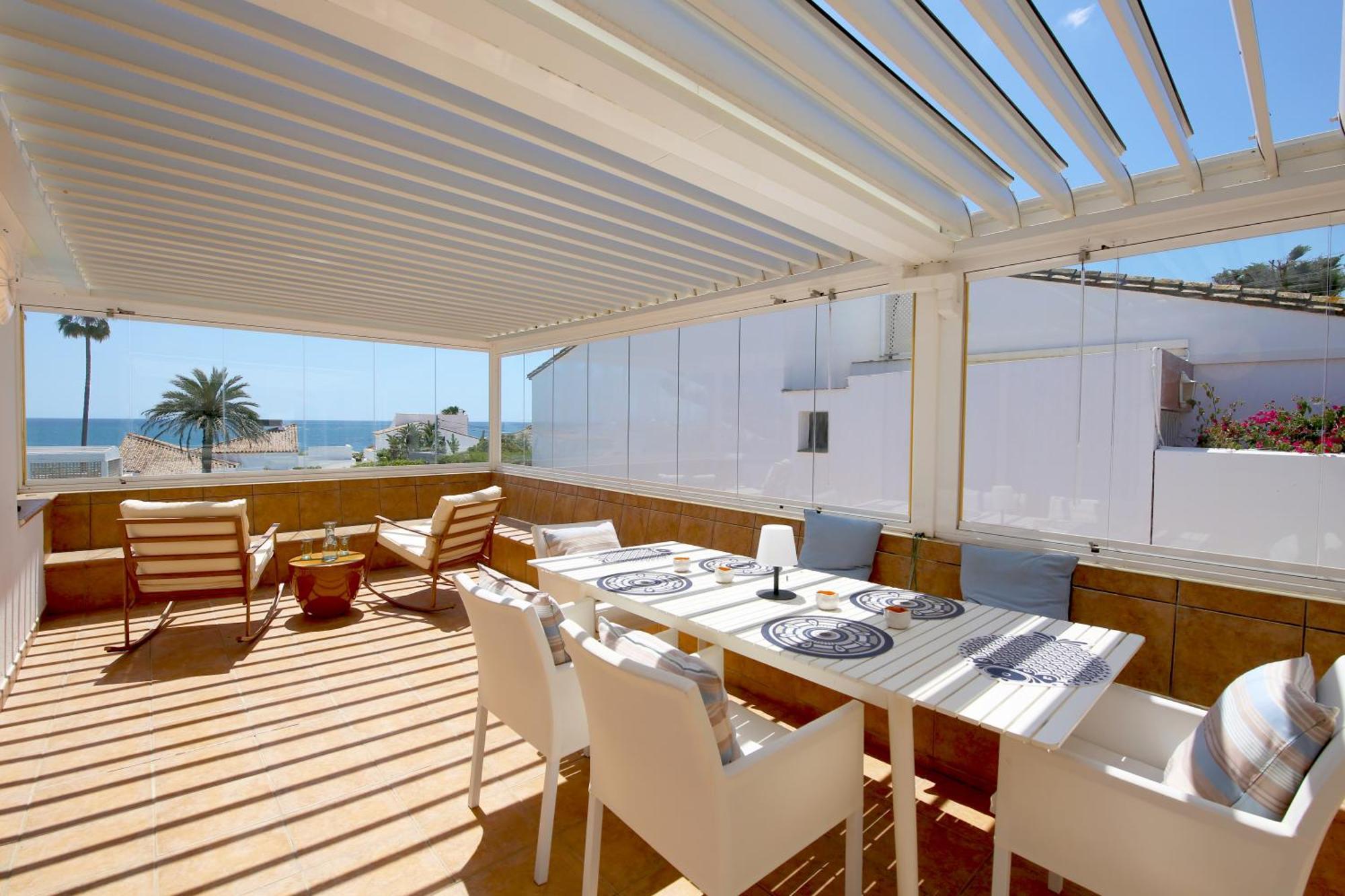 West Family Mostaza Villa Estepona