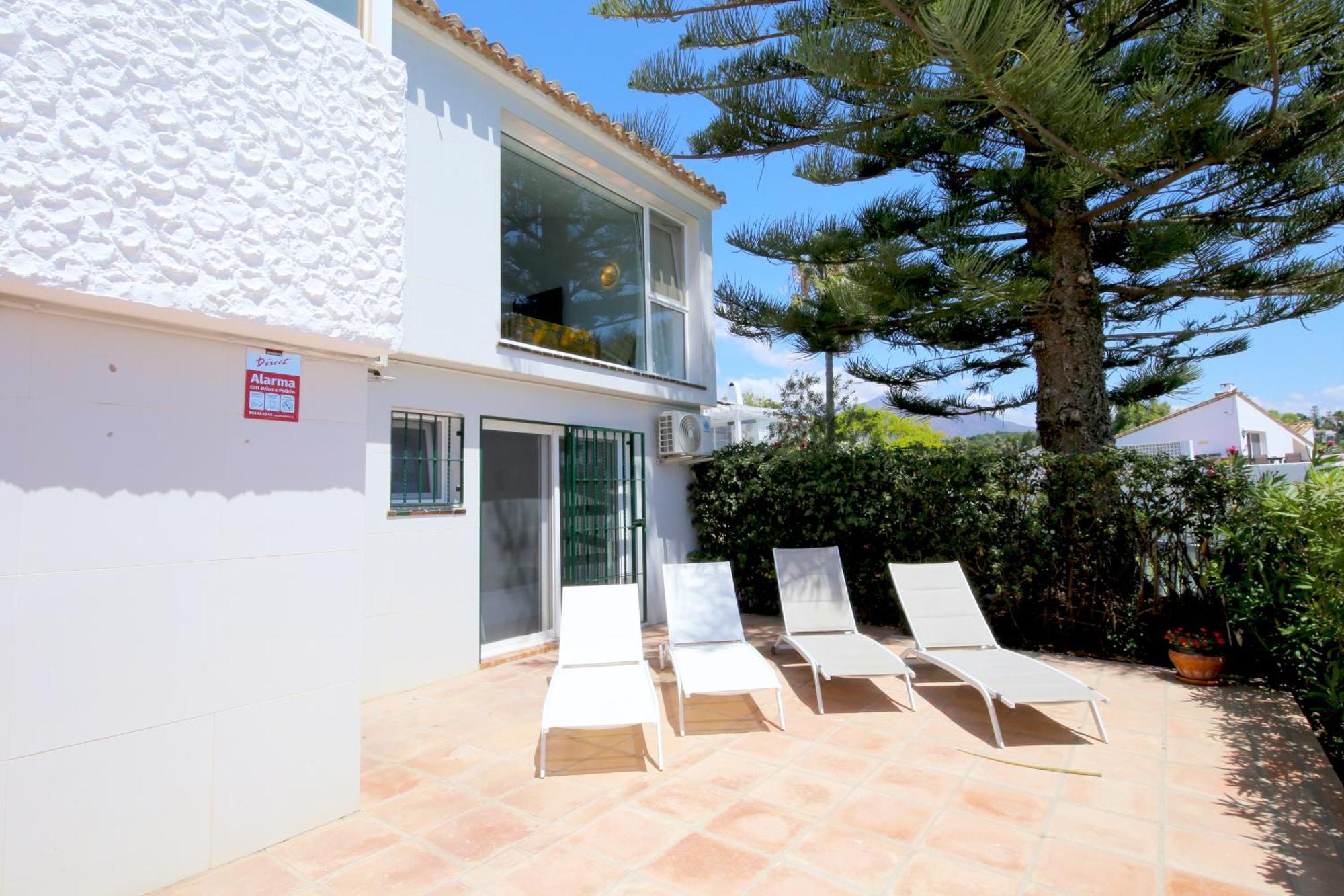 West Family Mostaza Villa Estepona