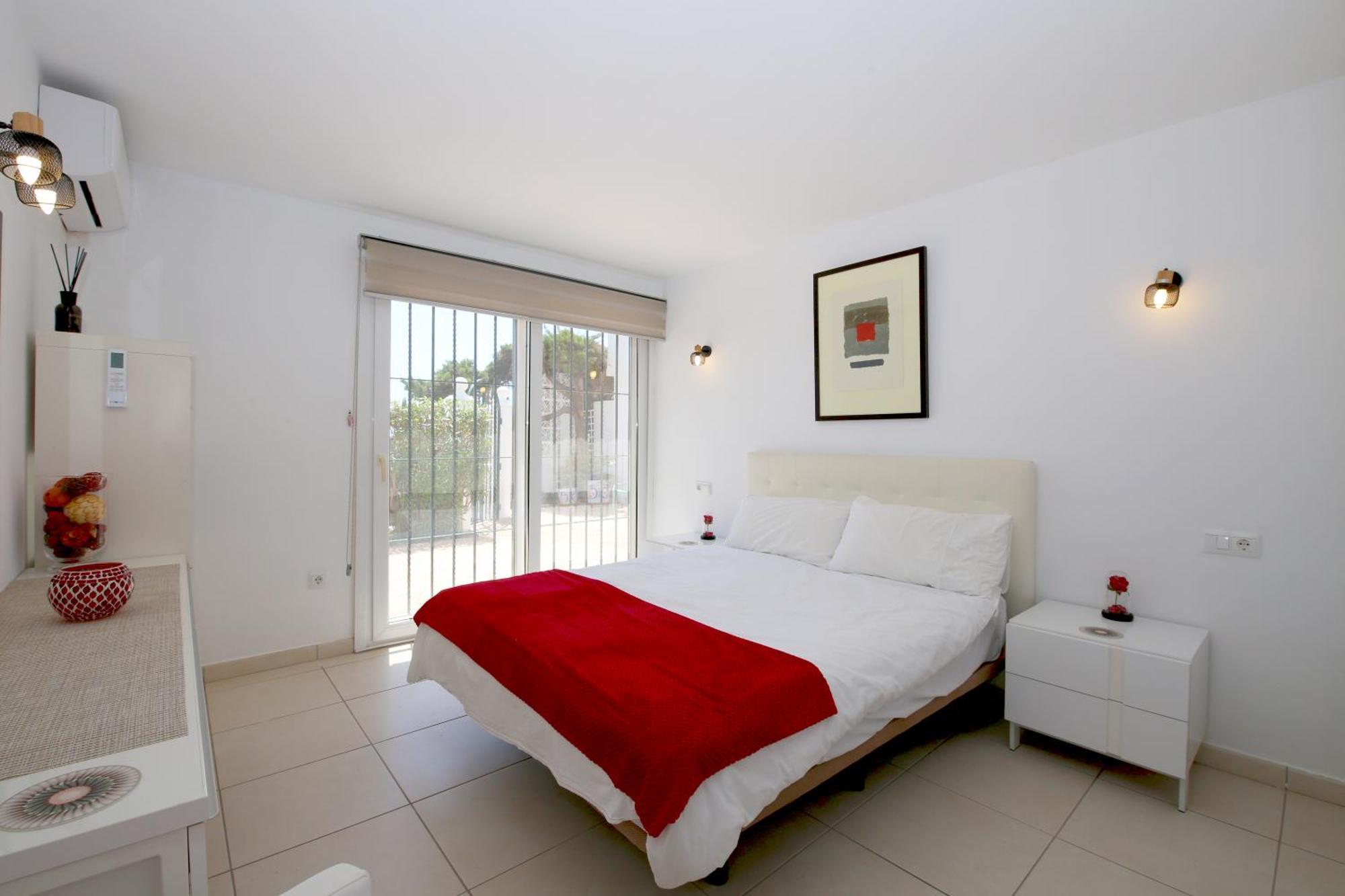 West Family Mostaza Pousada Estepona