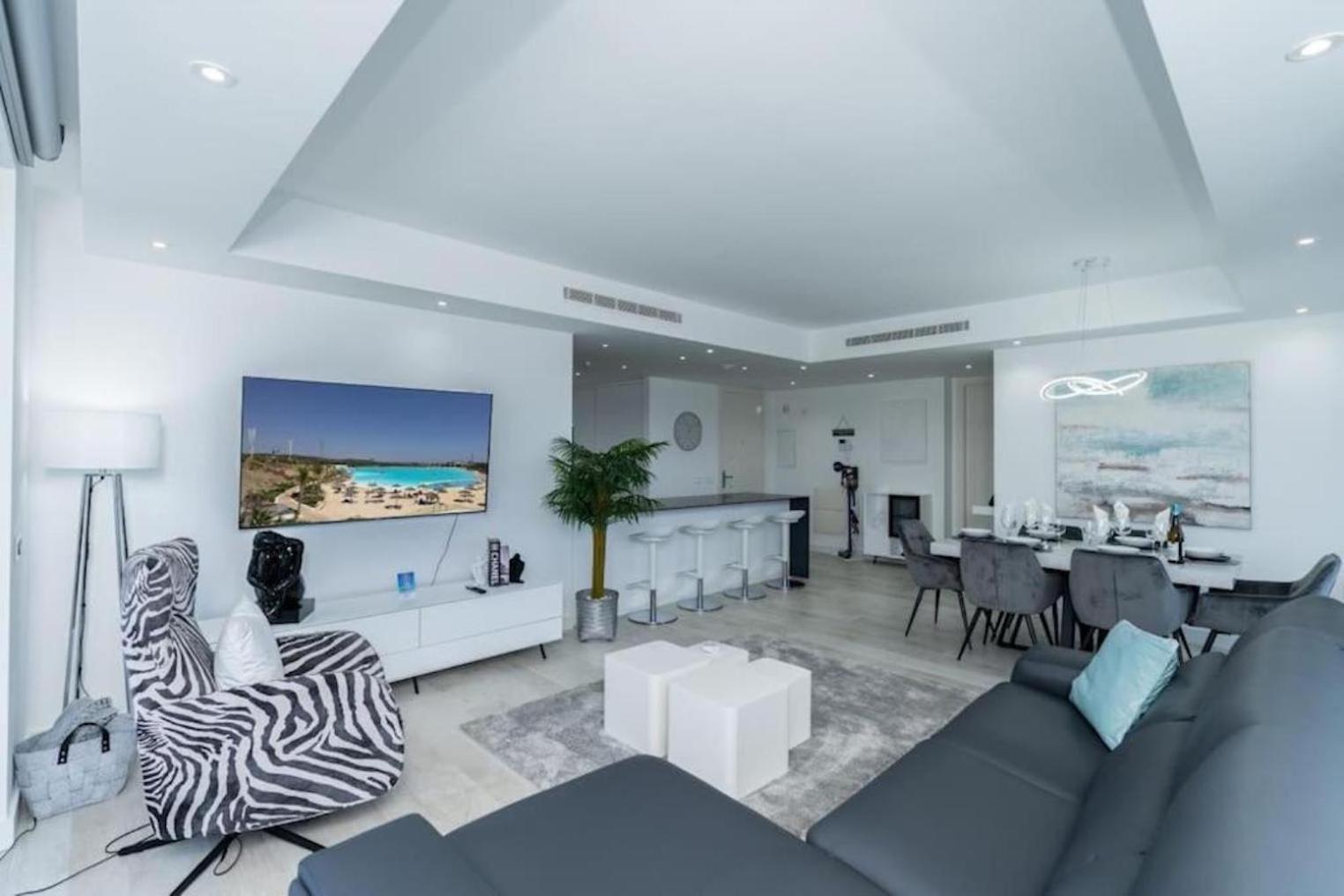 Al-1721 - Penthouse - Alcazaba Lagoon