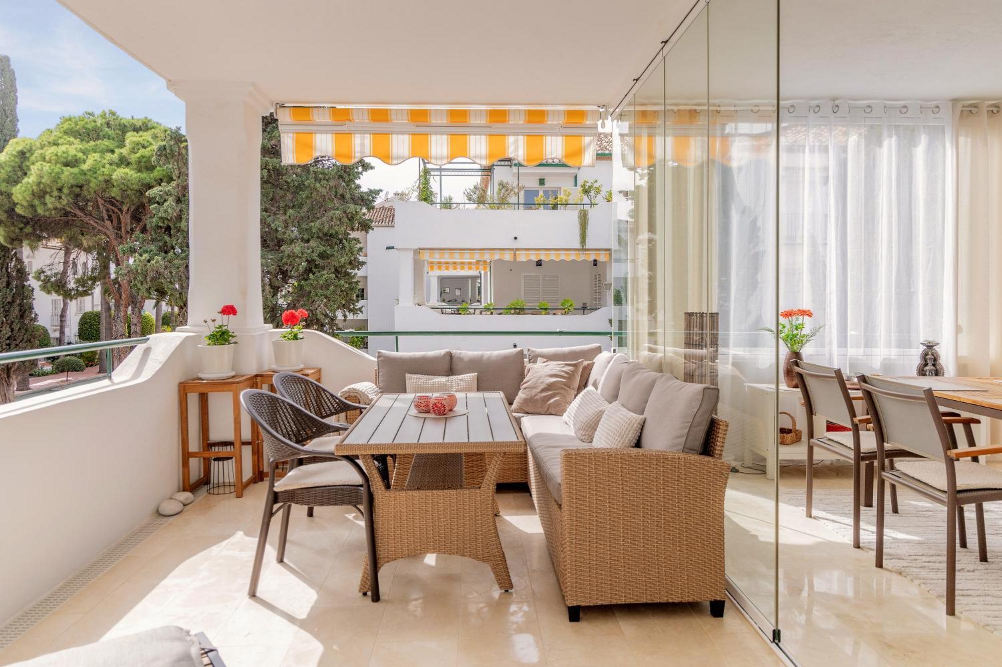 Elegant Marbella Apartment, 5-pool Oasis, Sunlit Terrace, Garage * Estepona