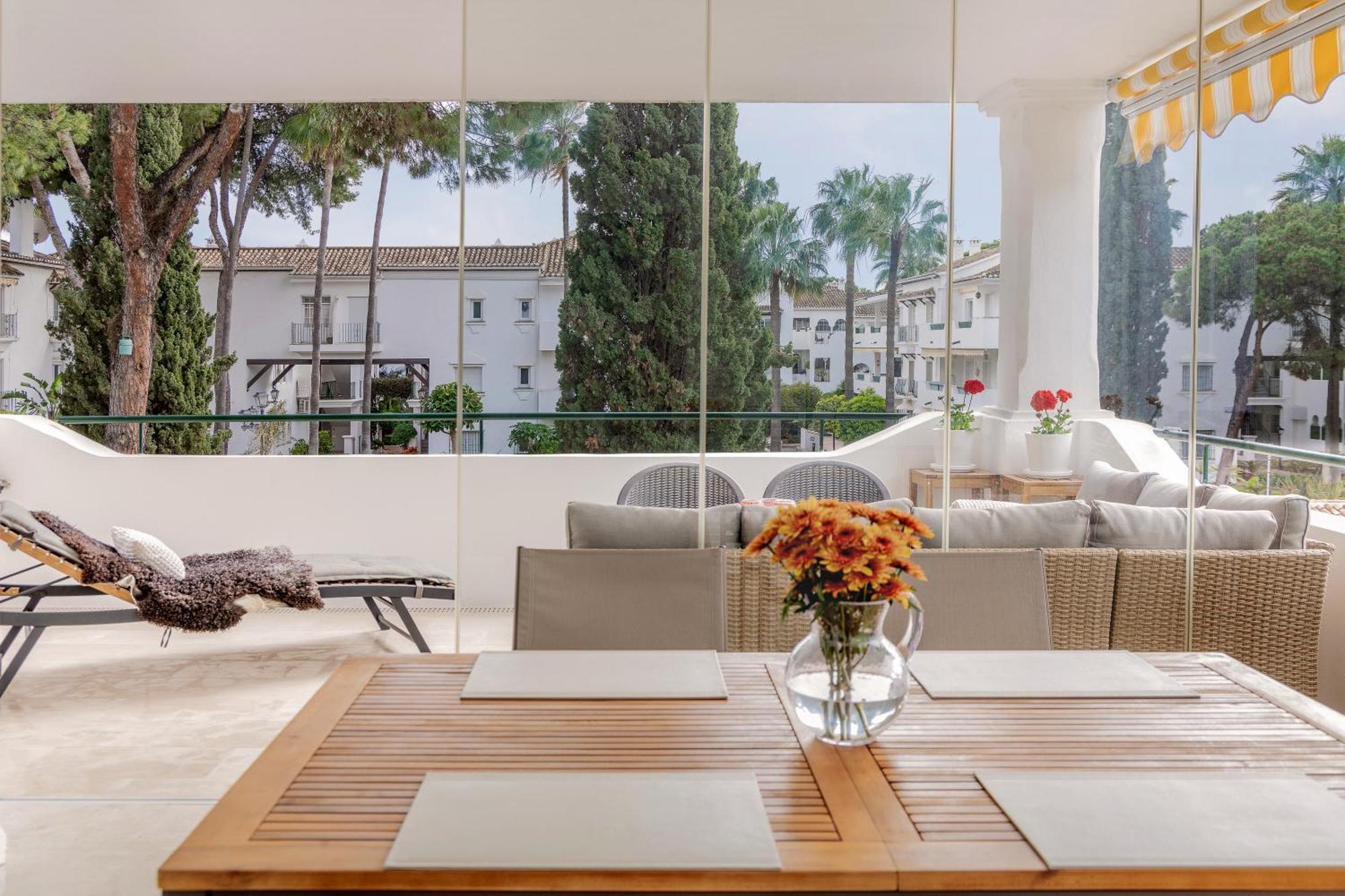 Appartement Elegant Marbella Apartment, 5-pool Oasis, Sunlit Terrace, Garage
