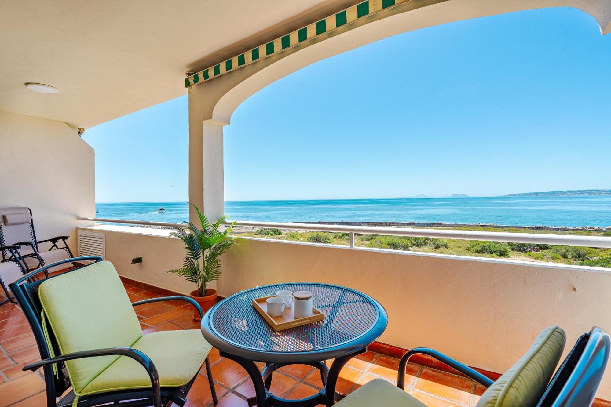 39 Front Row Panoramic Sea View *