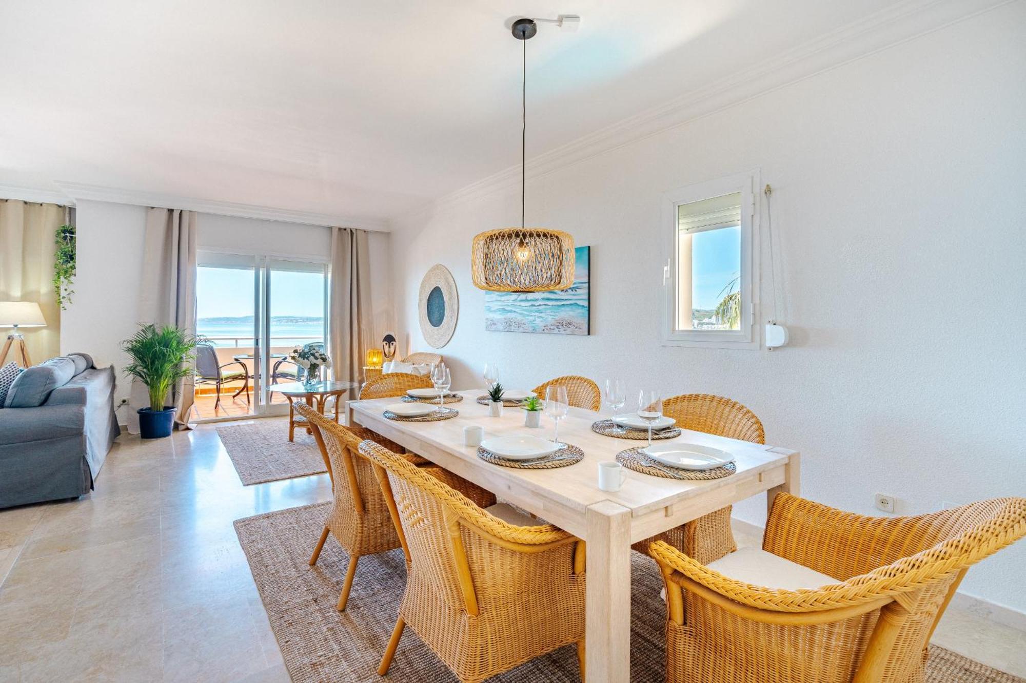 39 Front Row Panoramic Sea View *