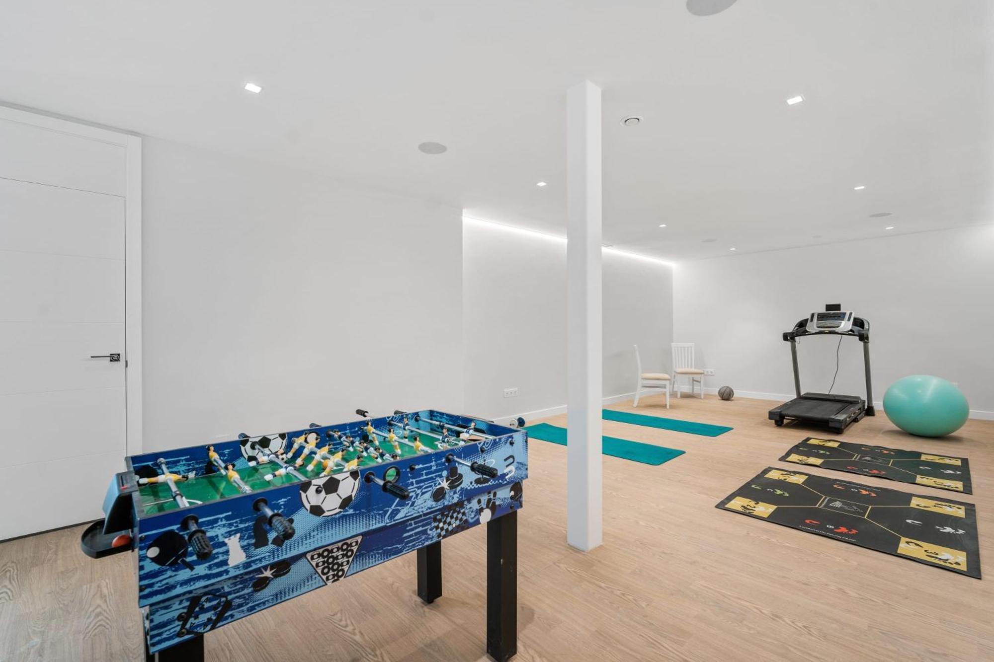 Villa Sandie Front Golf Cinema Sauna Jacuzzi Kids Playground Estepona