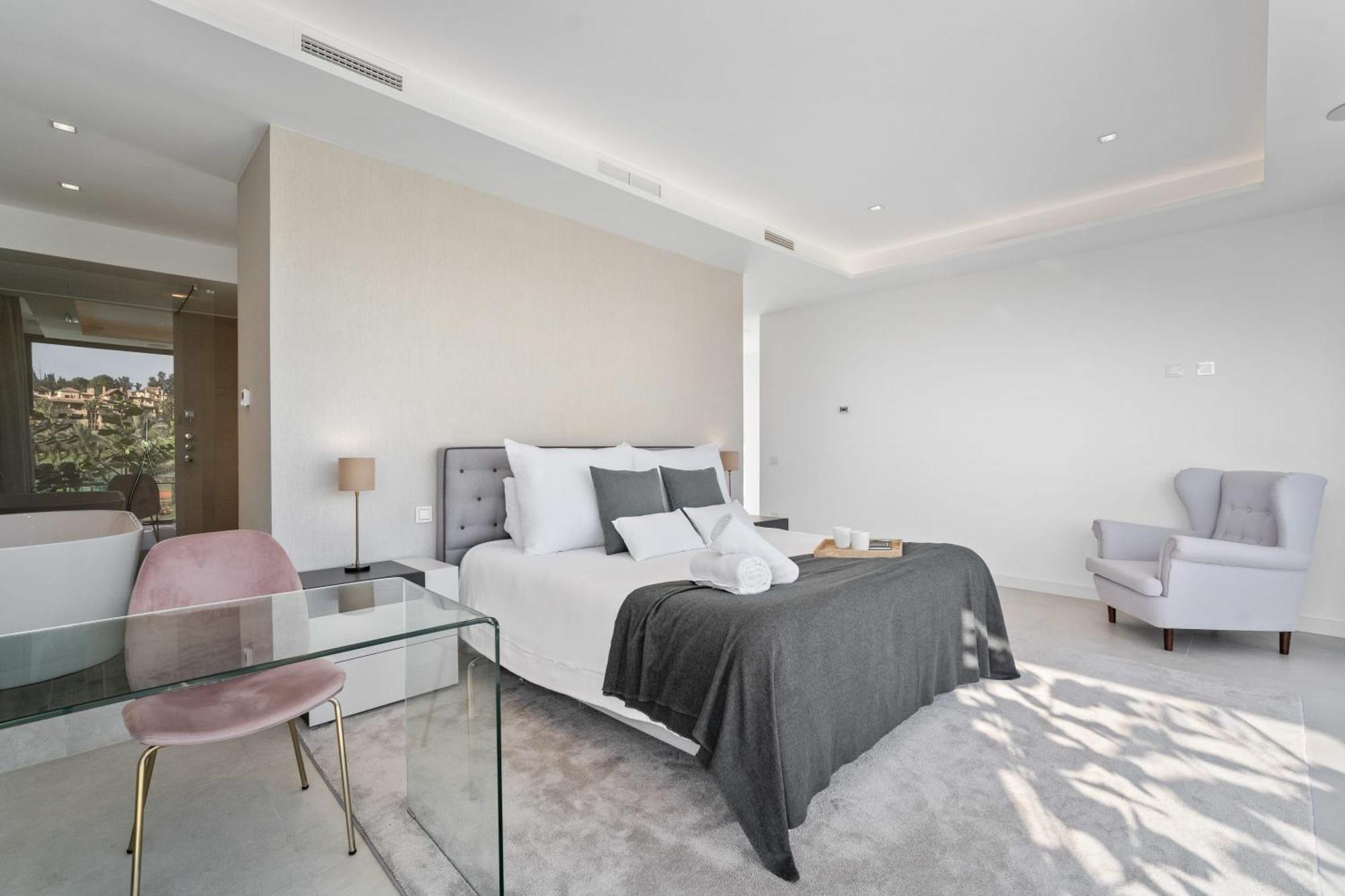 Villa Sandie Front Golf Cinema Sauna Jacuzzi Kids Playground Estepona