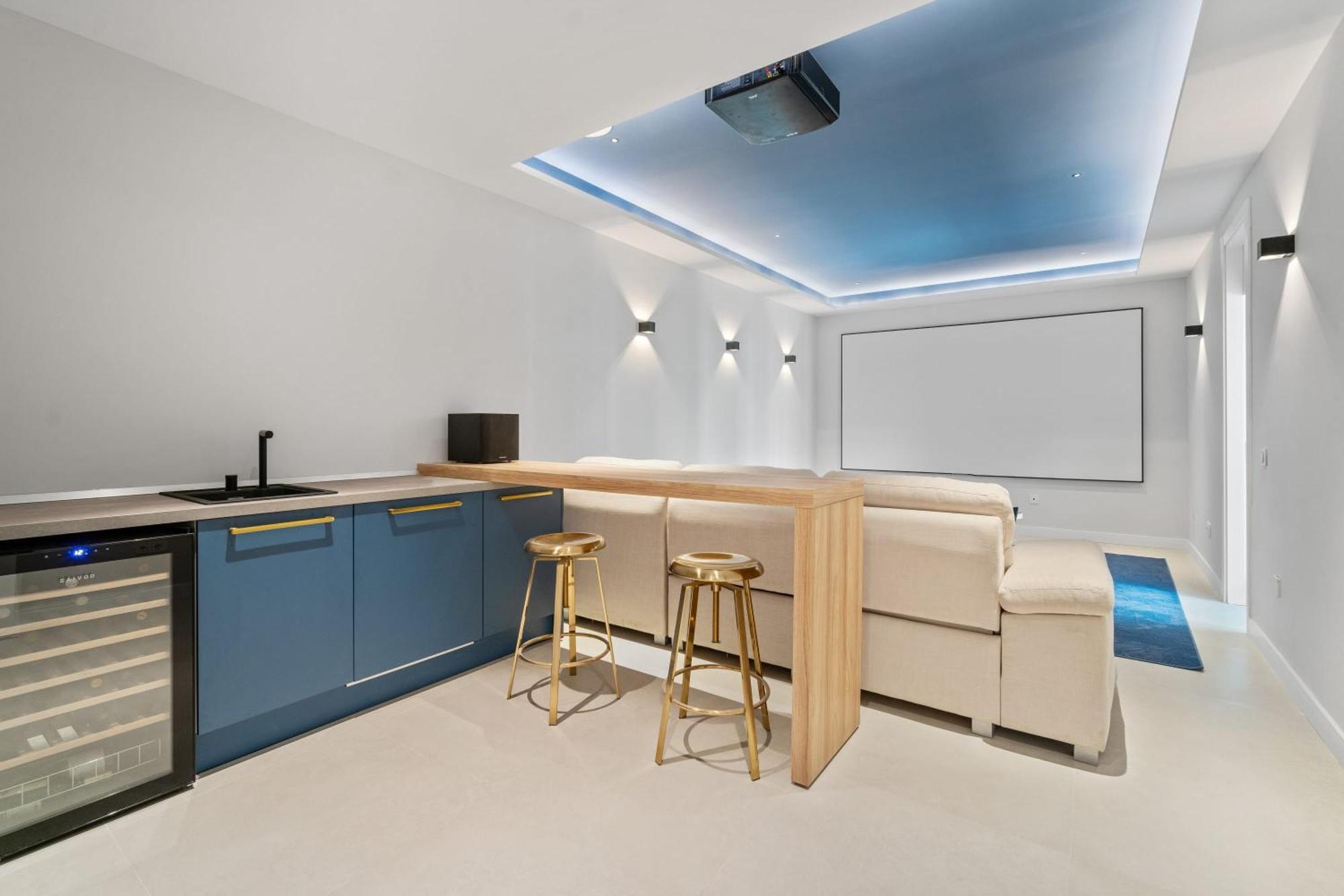 Sandie Front Golf Cinema Sauna Jacuzzi Kids Playground Villa