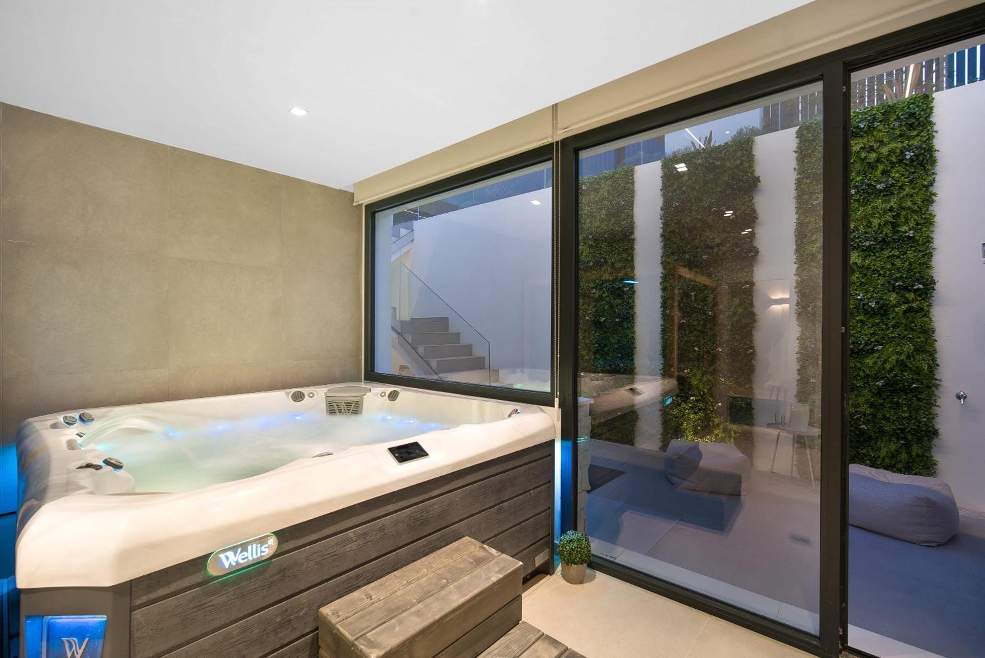 Sandie Front Golf Cinema Sauna Jacuzzi Kids Playground