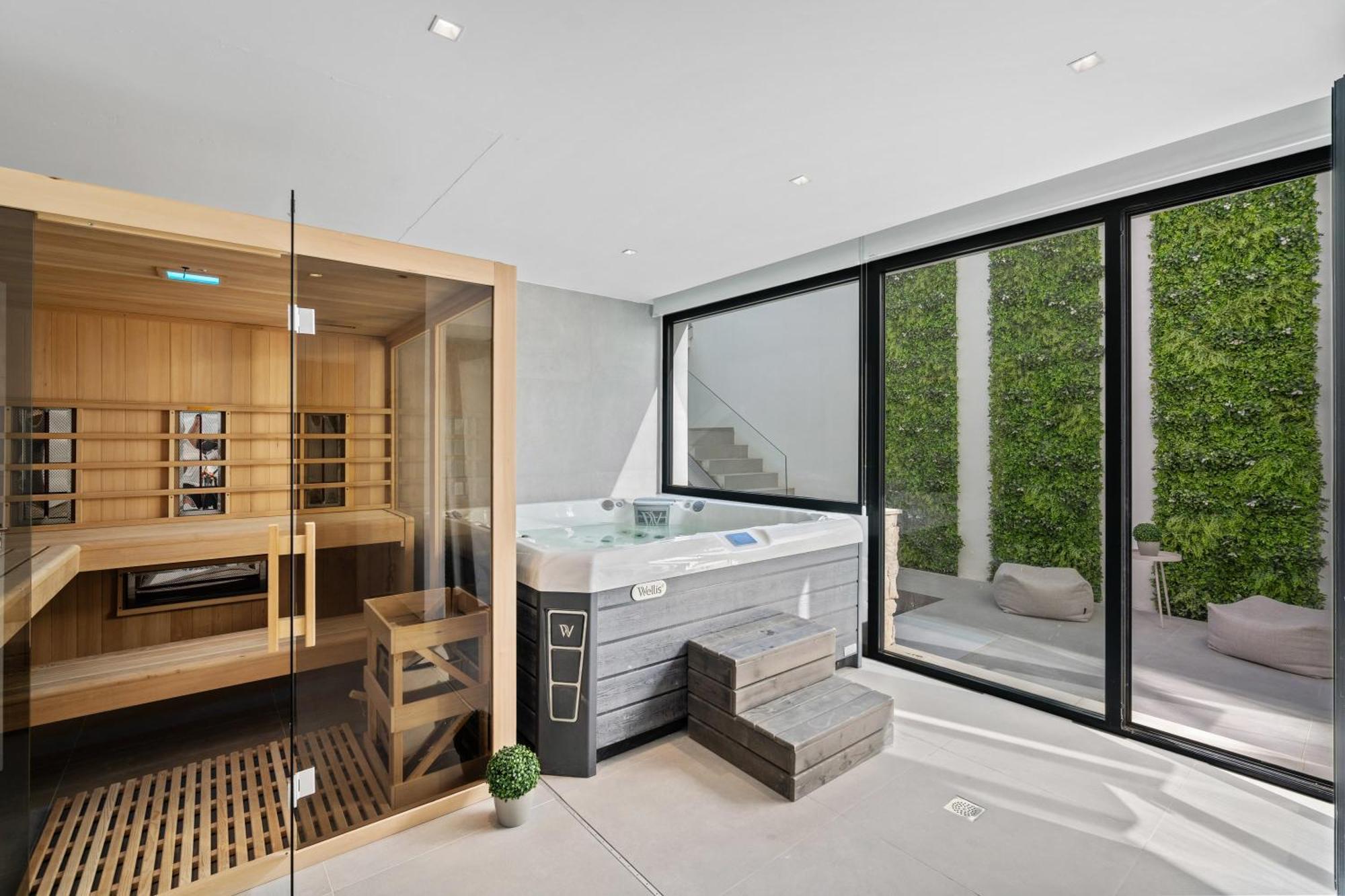 Villa Sandie Front Golf Cinema Sauna Jacuzzi Kids Playground Estepona