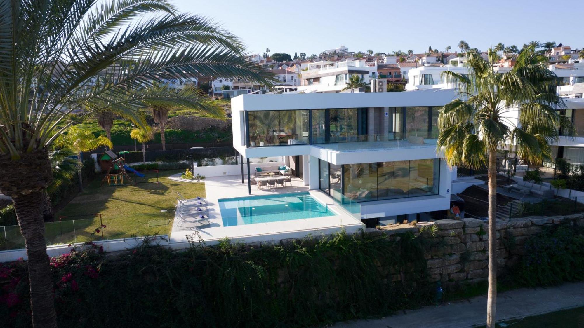Villa Sandie Front Golf Cinema Sauna Jacuzzi Kids Playground Estepona