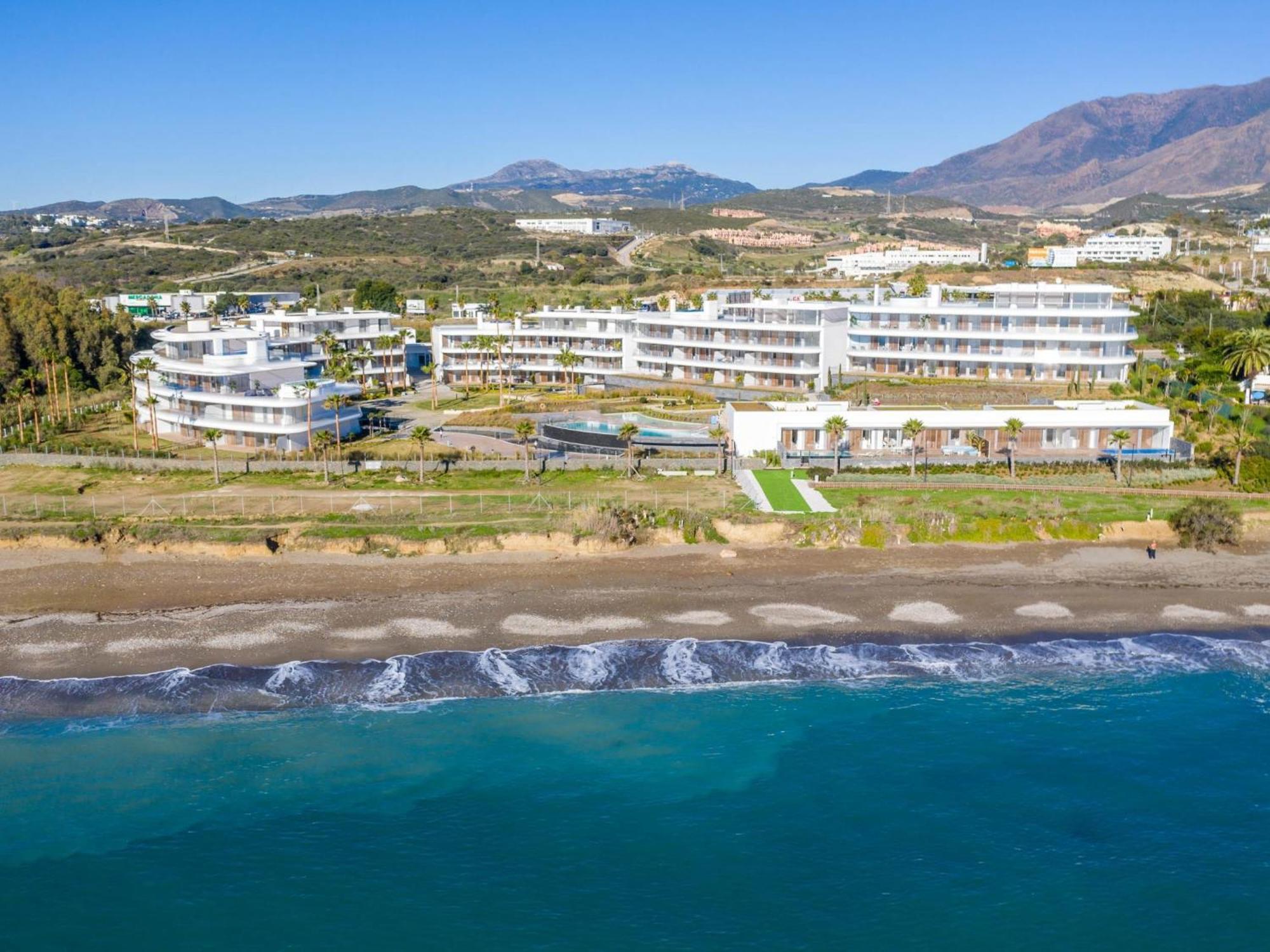 Vacation Marbella: Beachfront With Luxury Amenities *