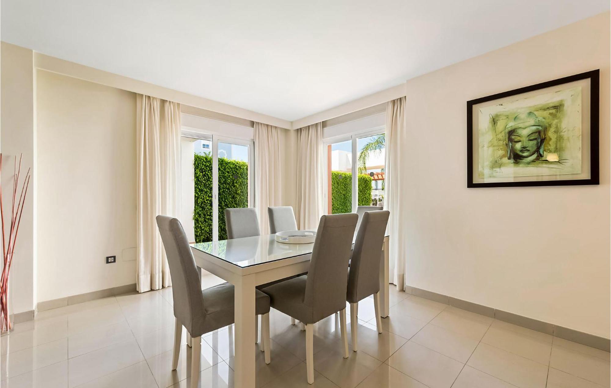 Apartment In With Kitchen *