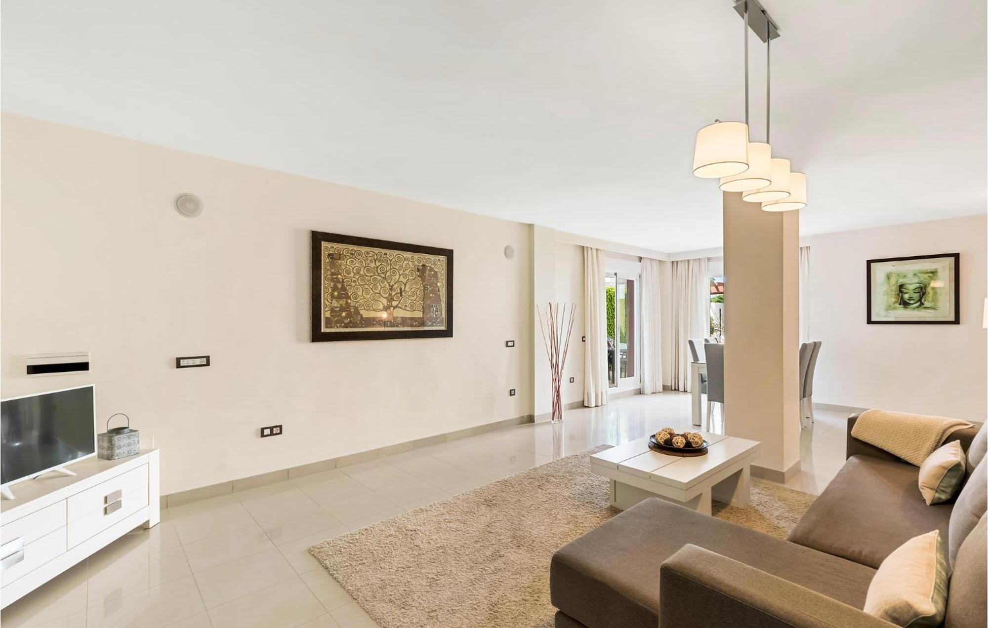 Apartment In With Kitchen *
