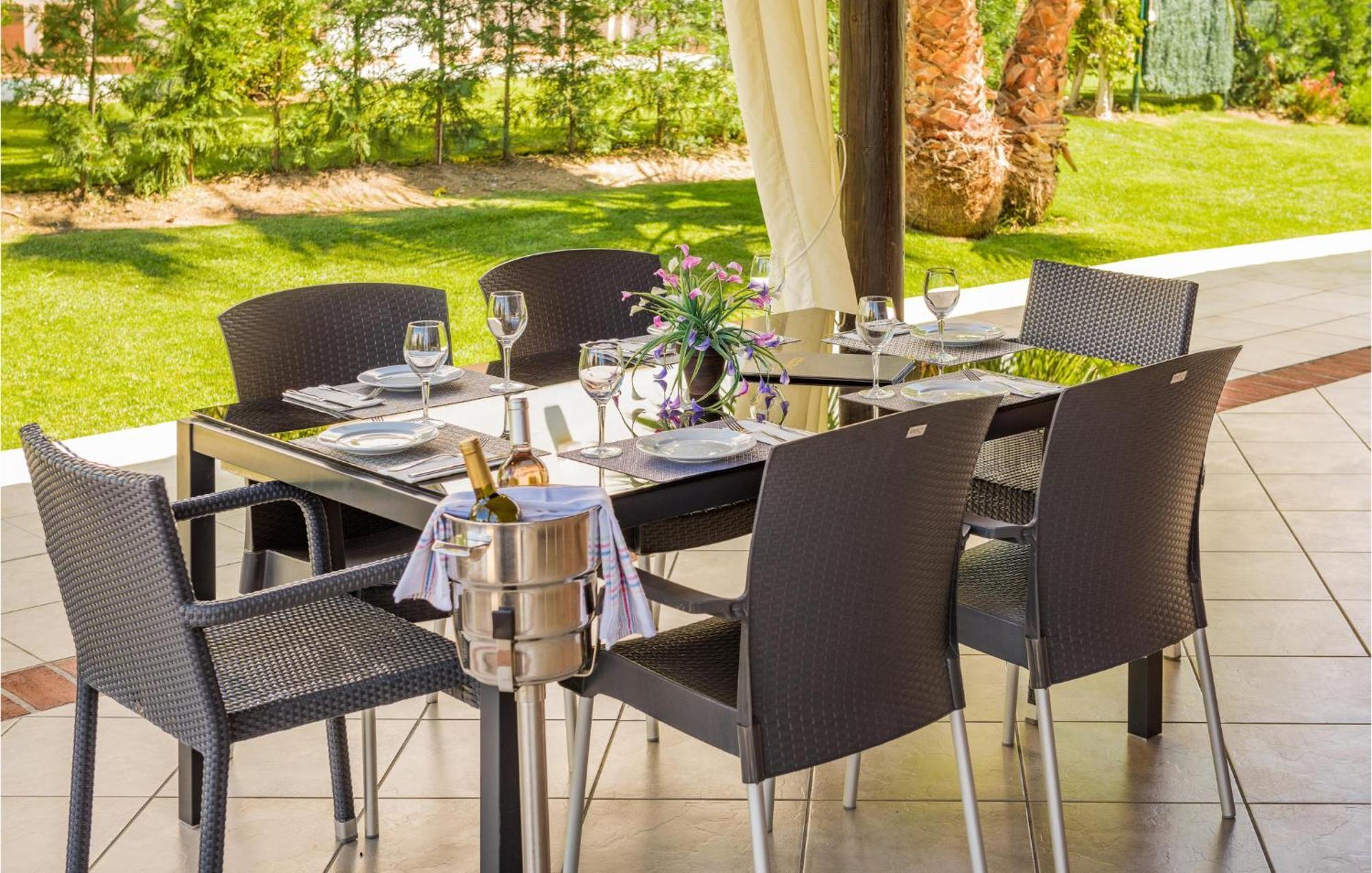 Lovely In With Kitchen Estepona