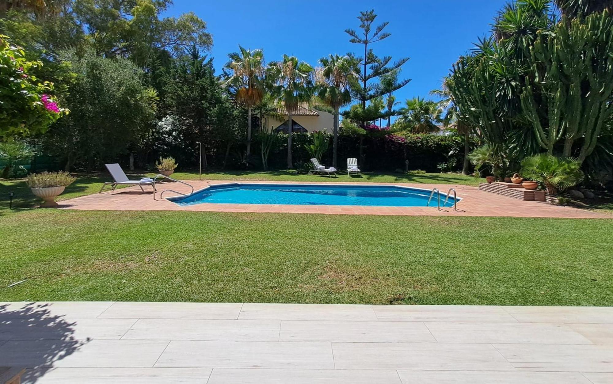 Noctua Pool And 013 Estepona
