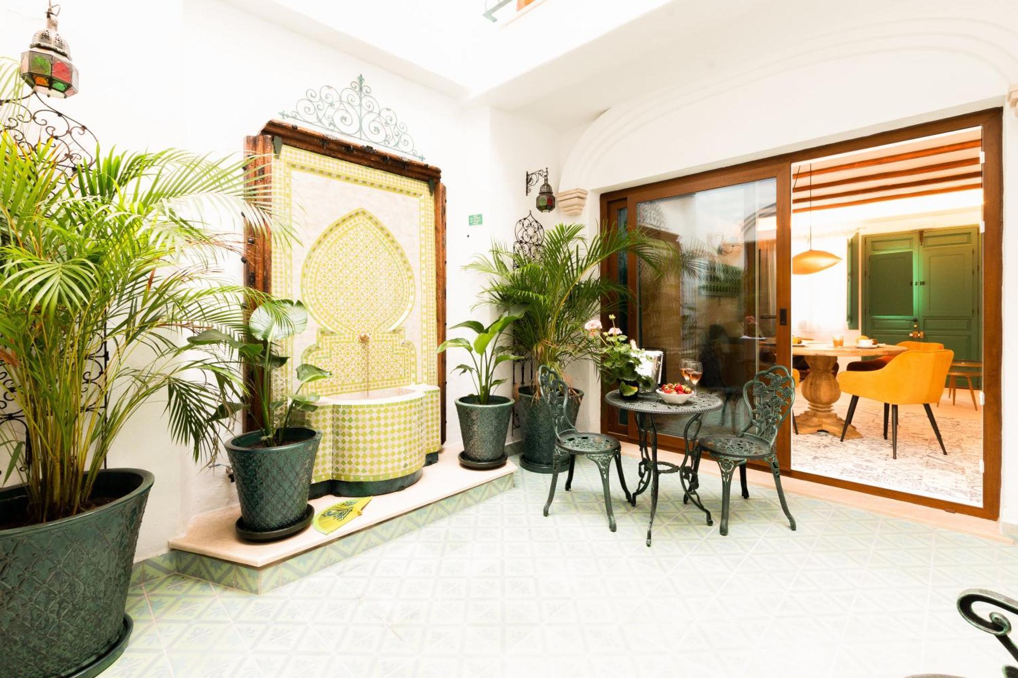 Casa Esmeralda - Luxury Boutique Old Town Apartment *