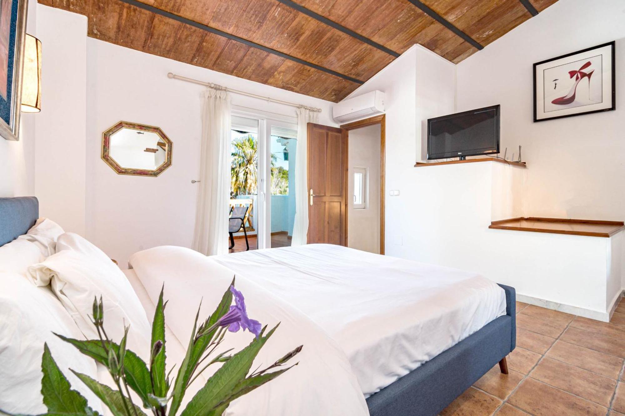 Pg9 - Andalucian 3-story Townhouse Near * Estepona