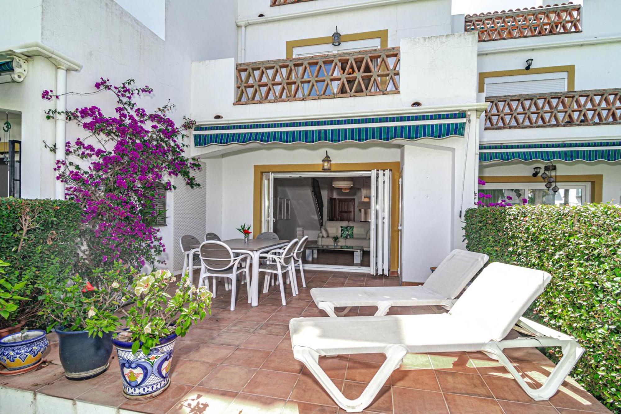 Pg9 - Andalucian 3-story Townhouse Near * Estepona