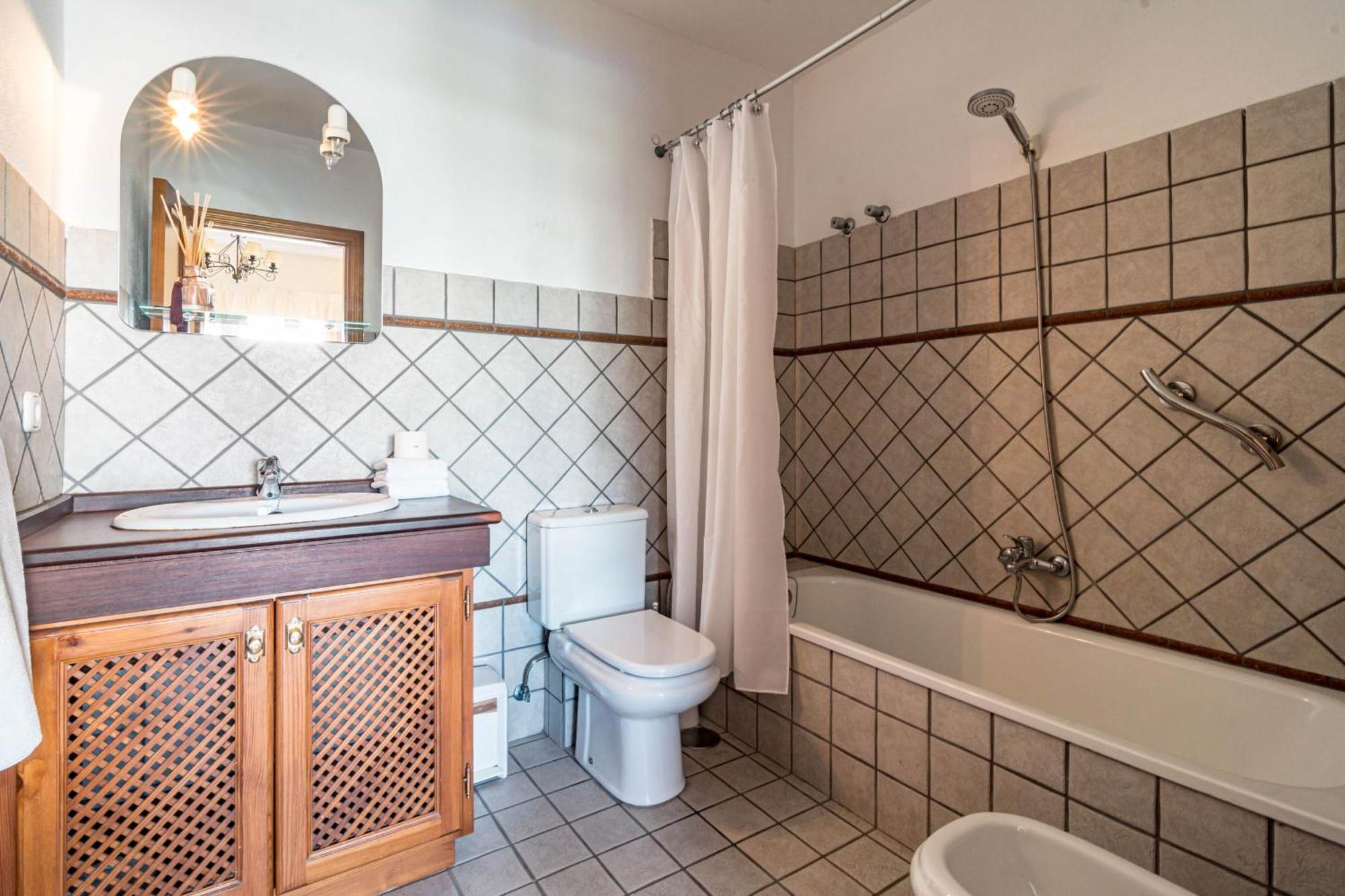 Сasa de vacaciones Pg9 - Andalucian 3-story Townhouse Near *