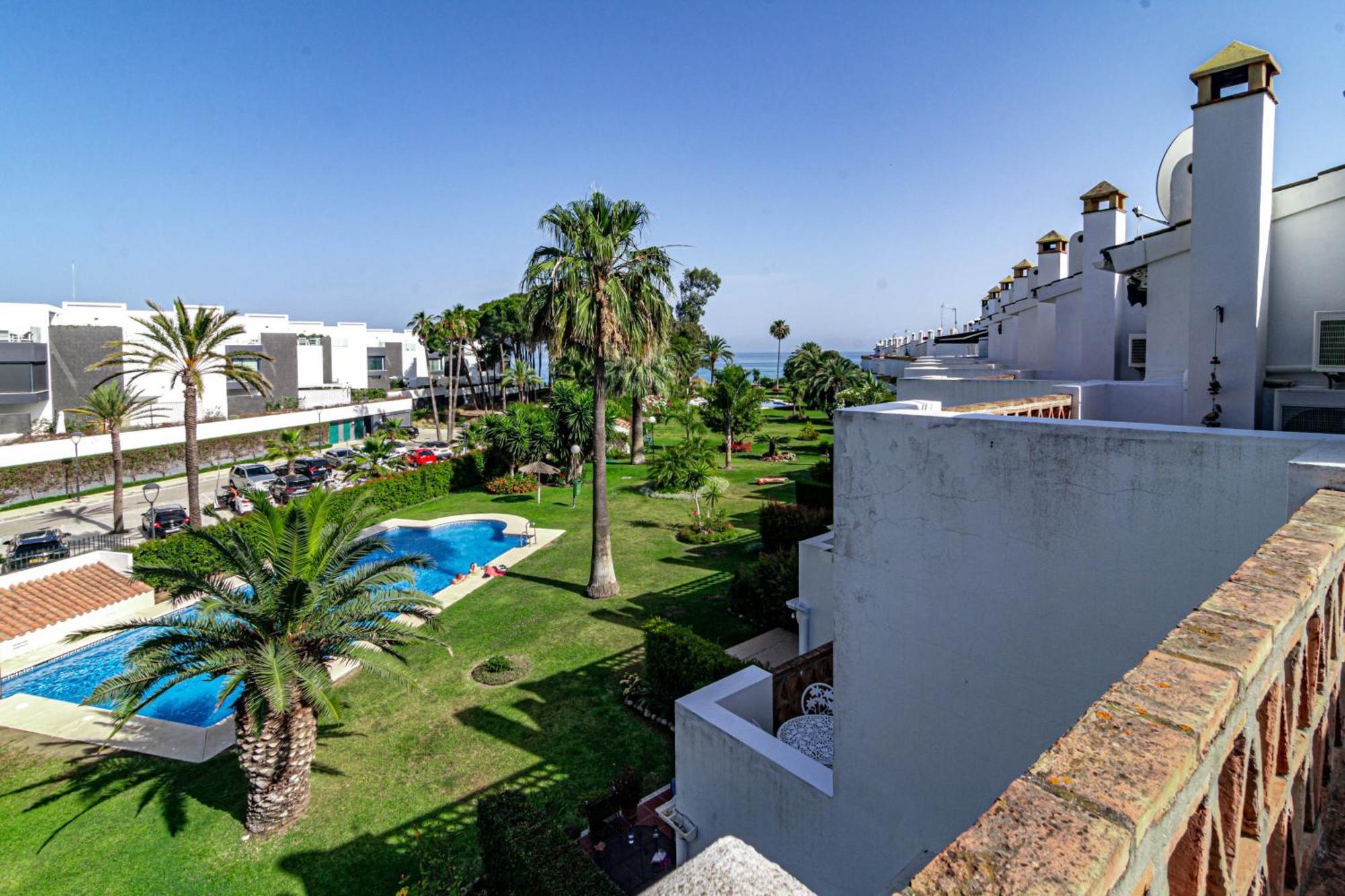 Pg9 - Andalucian 3-story Townhouse Near Estepona