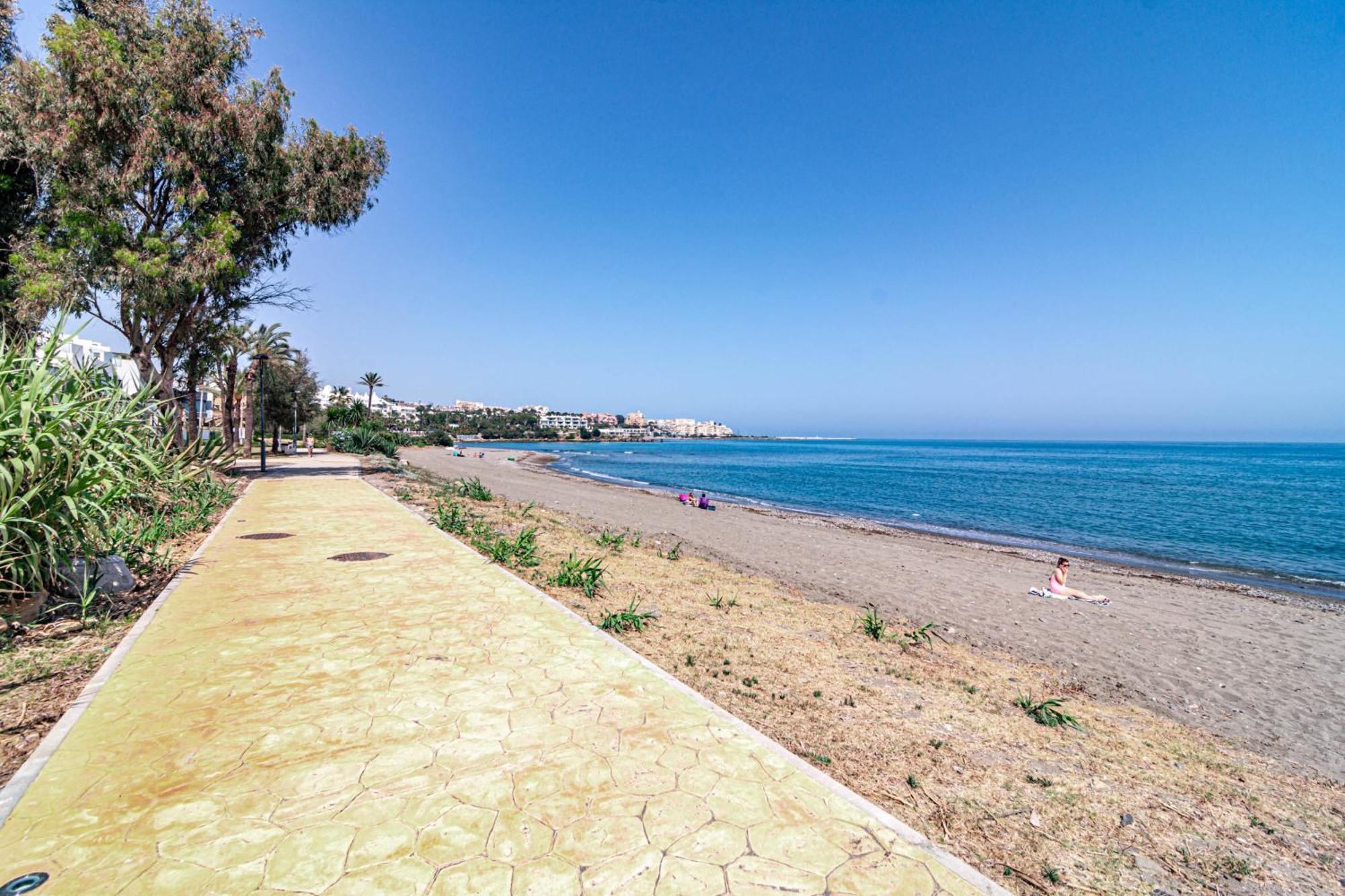 Pg9 - Andalucian 3-story Townhouse Near Holiday home Estepona