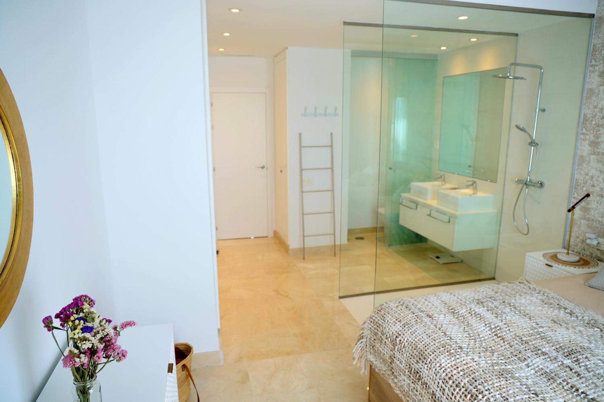 Modern Three Bedroom Apart- 6 Pools- Gym -sun 482 * Estepona