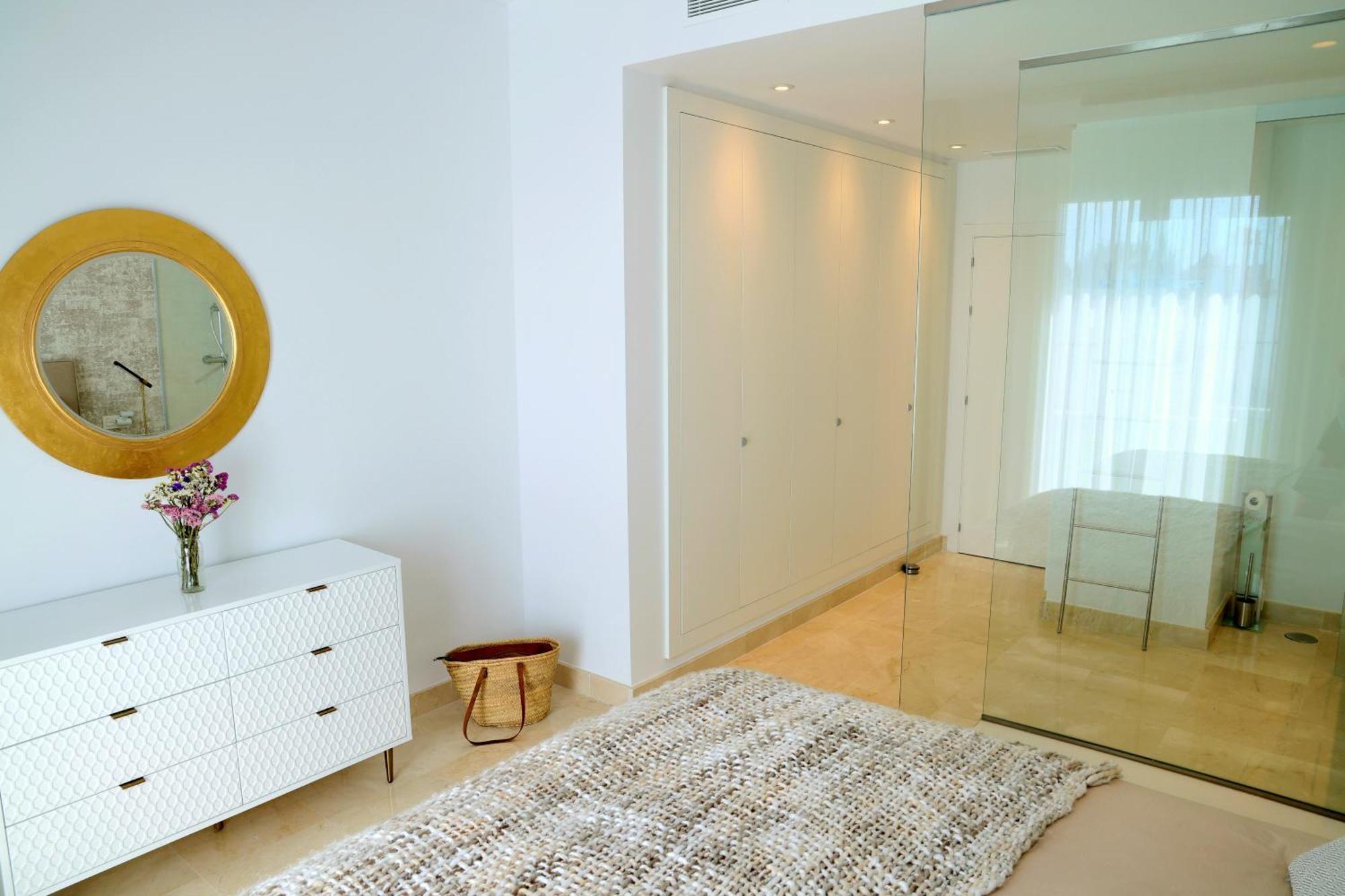 Modern Three Bedroom Apart- 6 Pools- Gym -sun 482 *