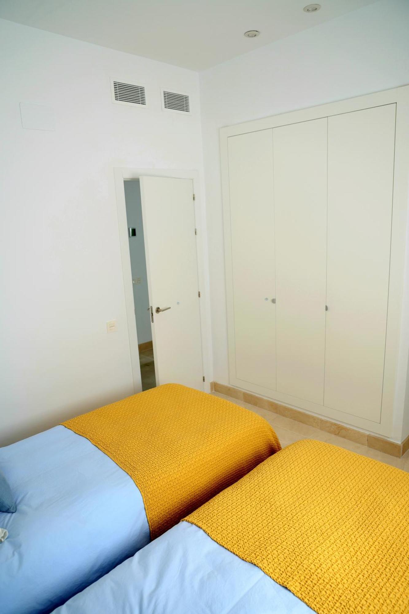 Apartment Modern Three Bedroom Apart- 6 Pools- Gym -sun 482 Estepona