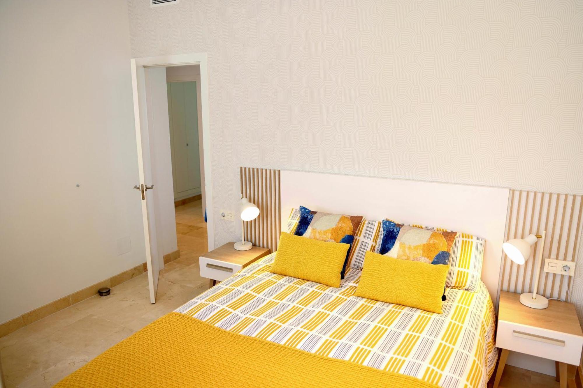 Apartment Modern Three Bedroom Apart- 6 Pools- Gym -sun 482 Estepona