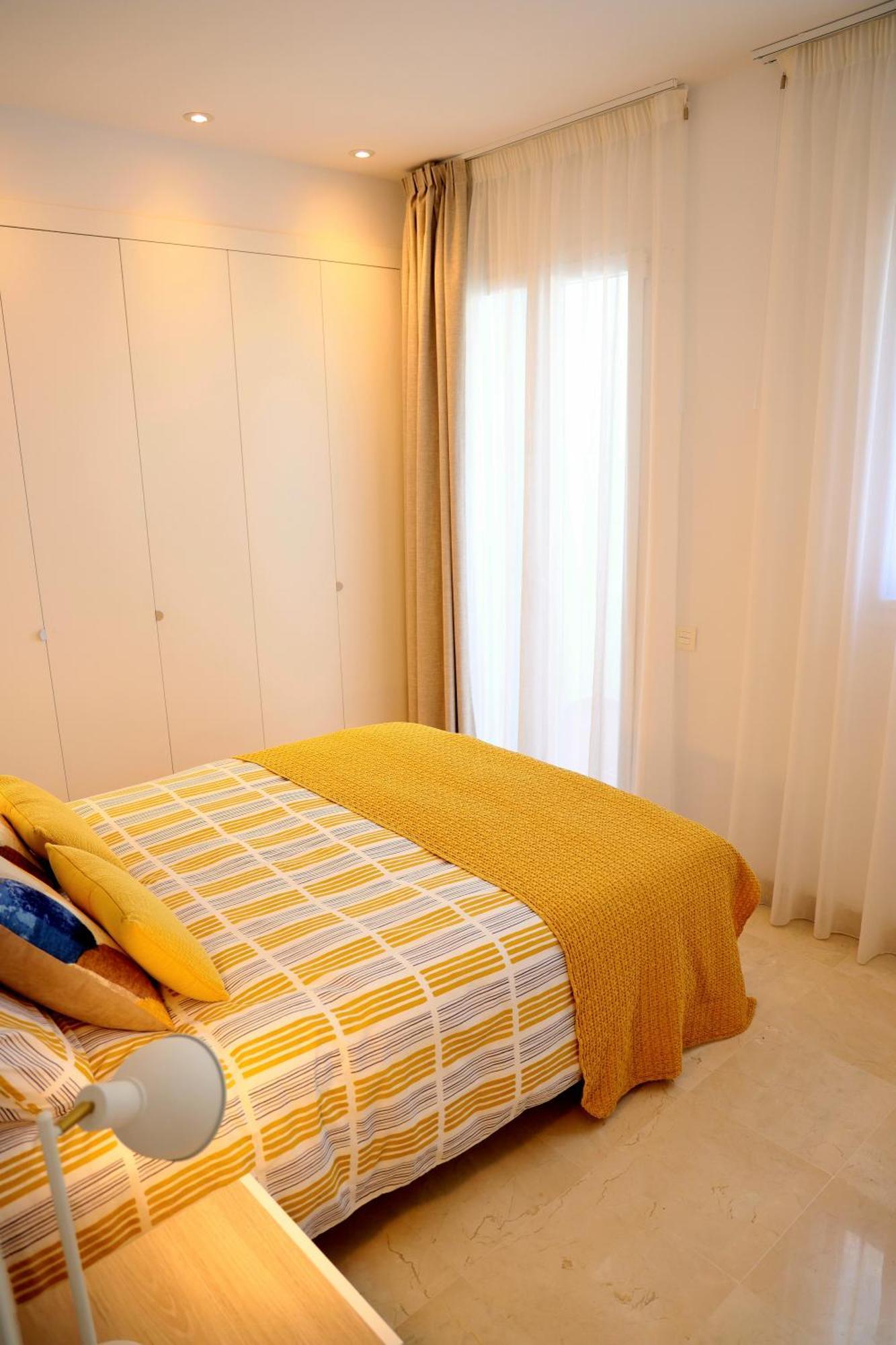 Apartment Modern Three Bedroom Apart- 6 Pools- Gym -sun 482 *