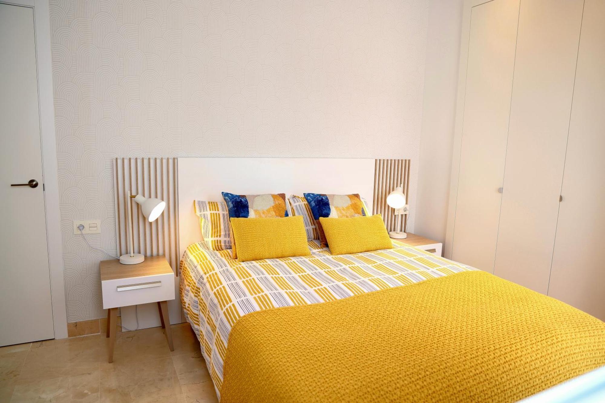 Apartment Modern Three Bedroom Apart- 6 Pools- Gym -sun 482