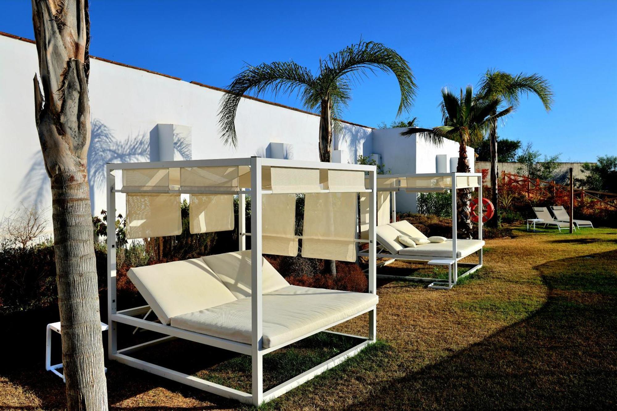 Apartment Modern Three Bedroom Apart- 6 Pools- Gym -sun 482