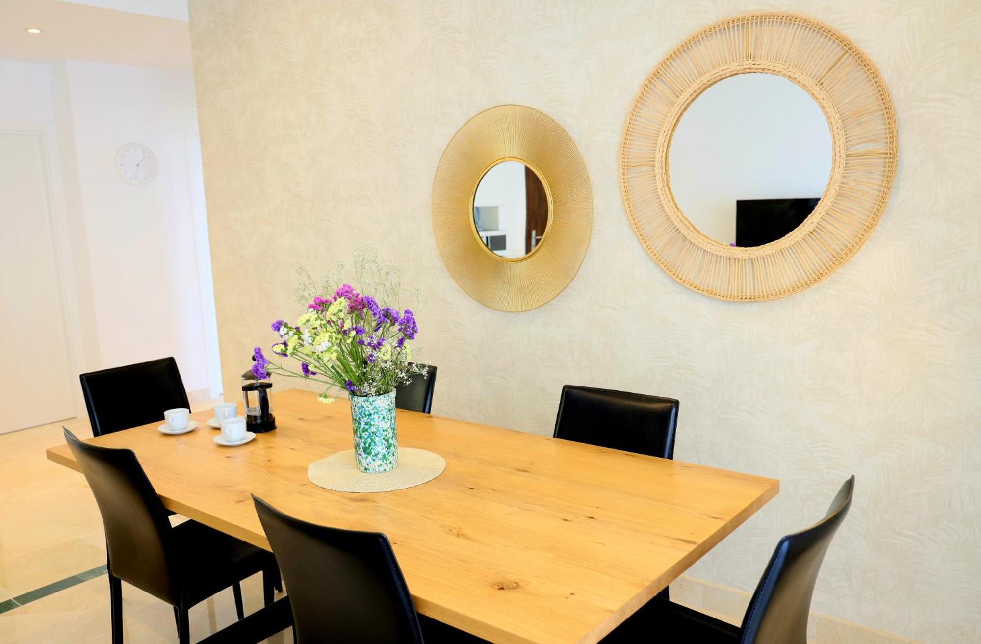 Modern Three Bedroom Apart- 6 Pools- Gym -sun 482 *