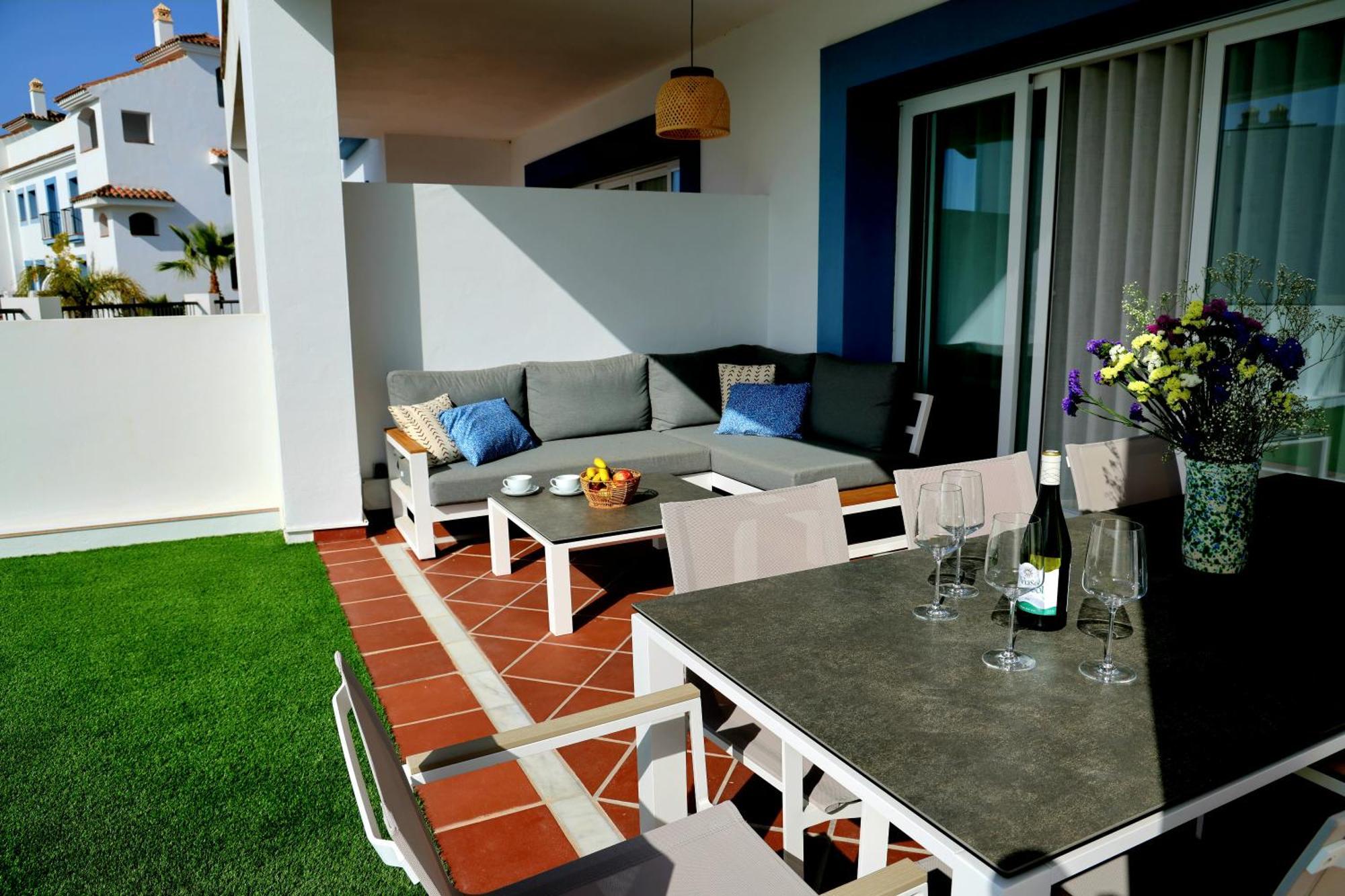 Modern Three Bedroom Apart- 6 Pools- Gym -sun 482