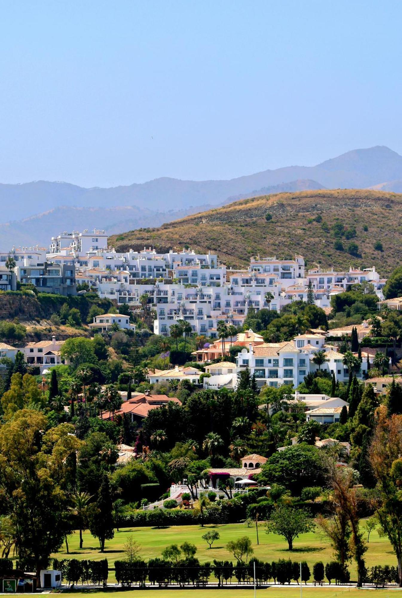Modern Three Bedroom Apart- 6 Pools- Gym -sun 482 *