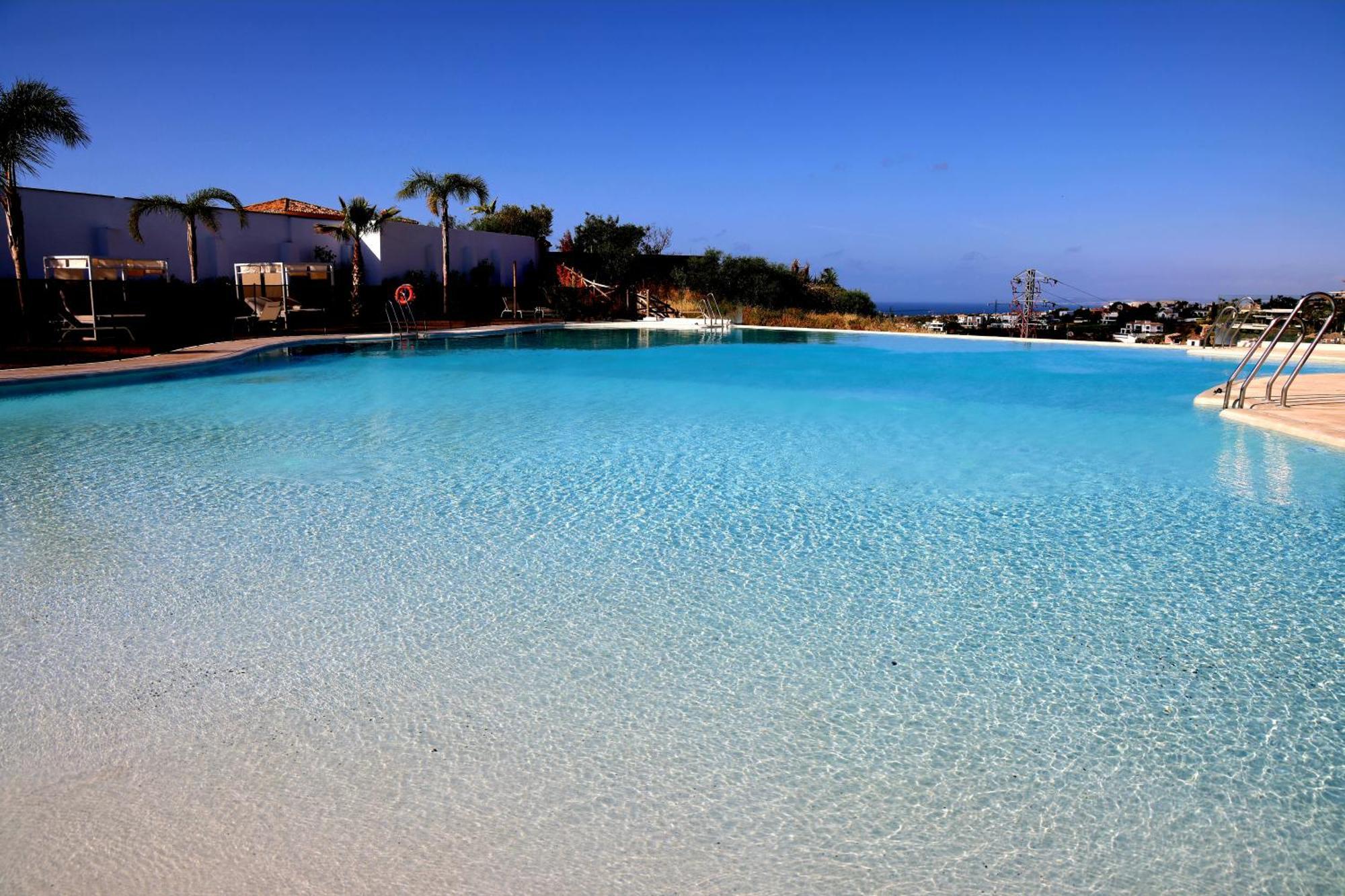 Modern Three Bedroom Apart- 6 Pools- Gym -sun 482 Estepona