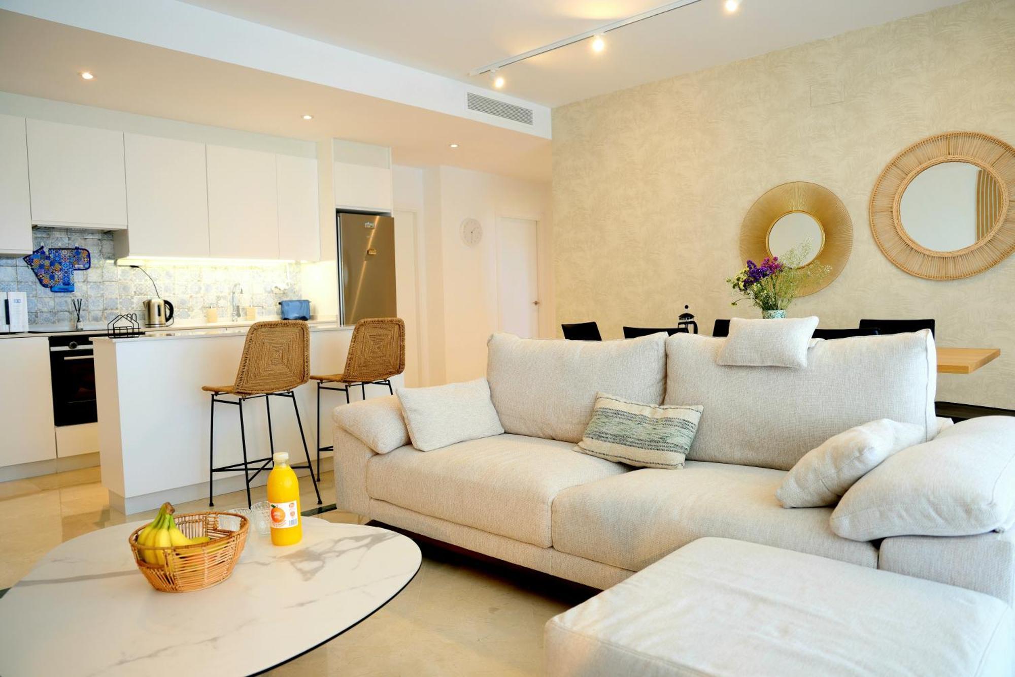 Apartment Modern Three Bedroom Apart- 6 Pools- Gym -sun 482