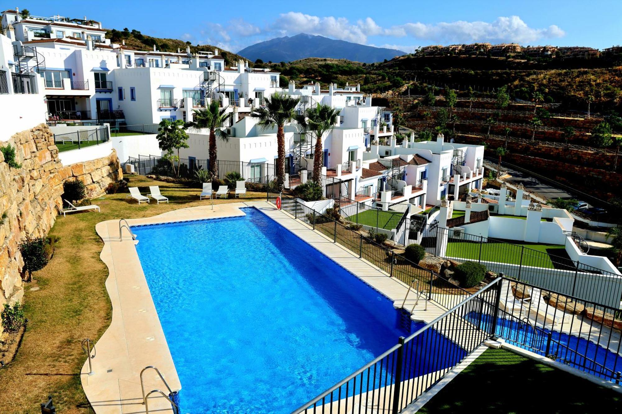Modern Three Bedroom Apart- 6 Pools- Gym -sun 482 *