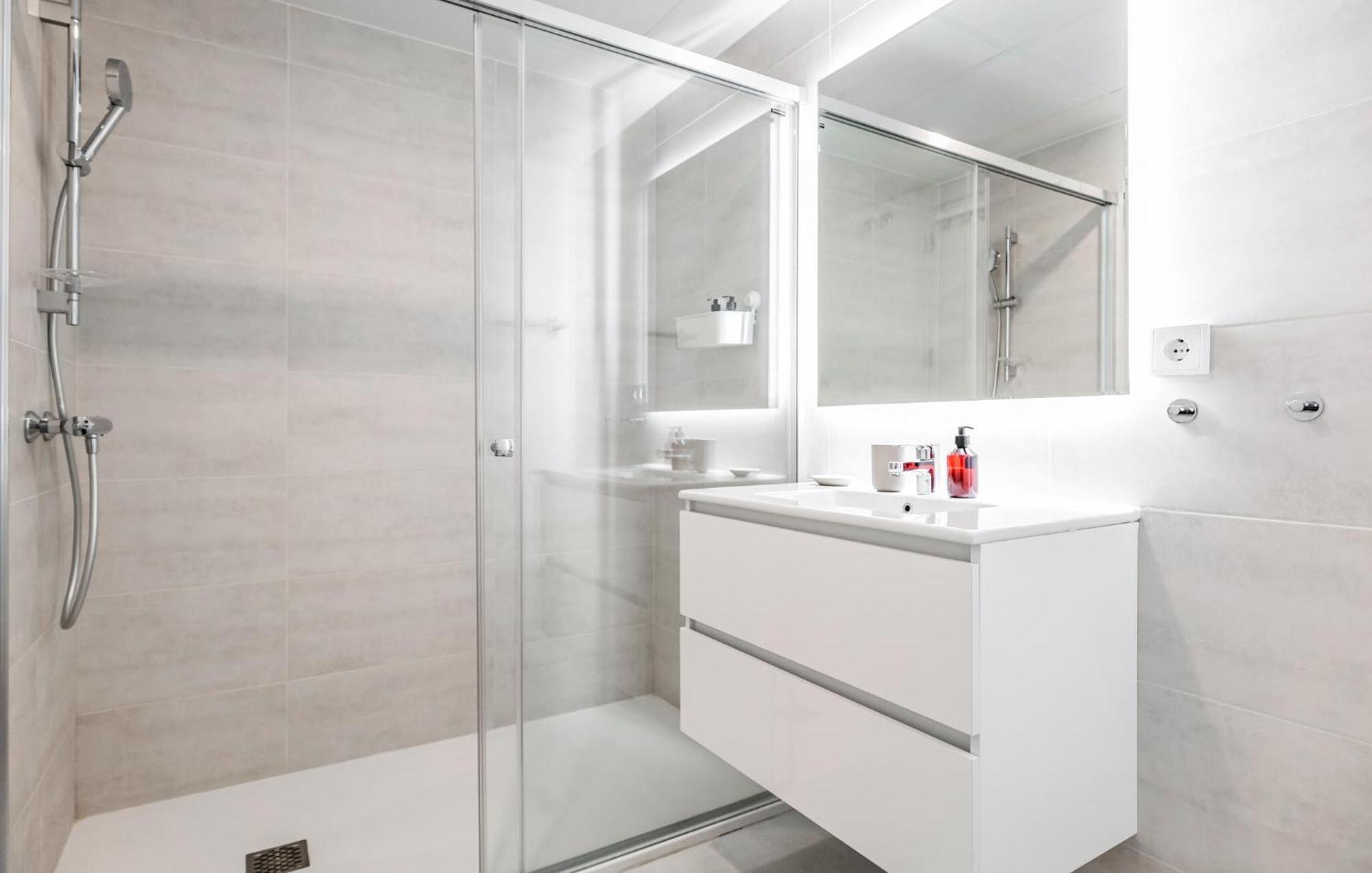 Stunning In With Wifi Apartment