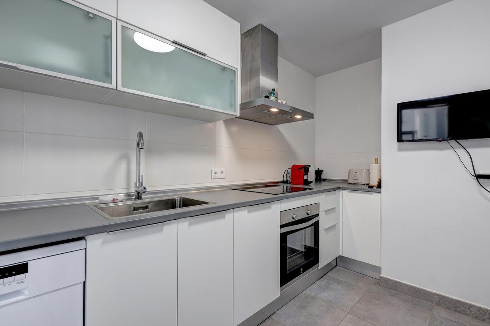 Terrace, Parking & Pool Apartment Estepona